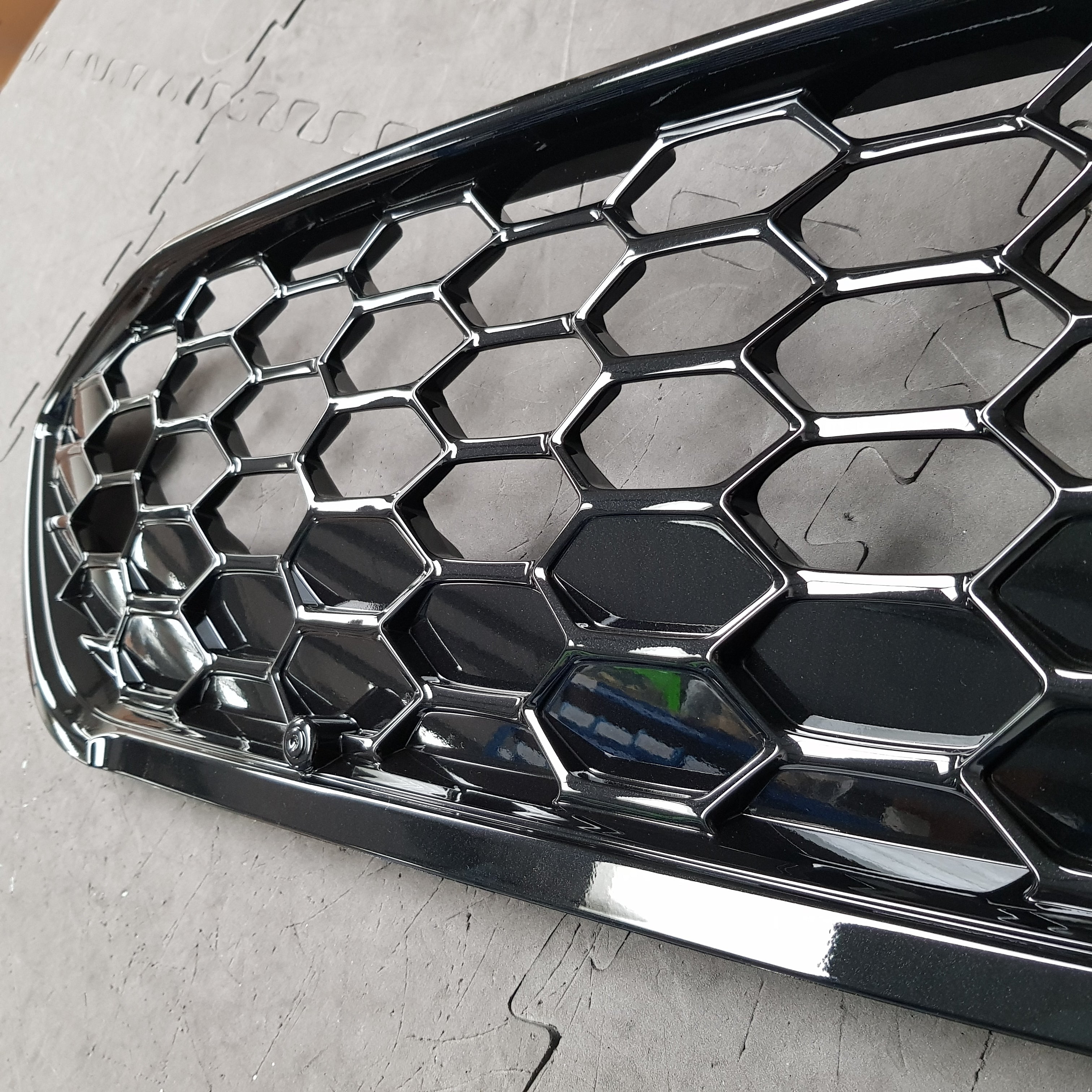 Genuine Ford Mk4 Focus ST Front Radiator Grille (Painted)