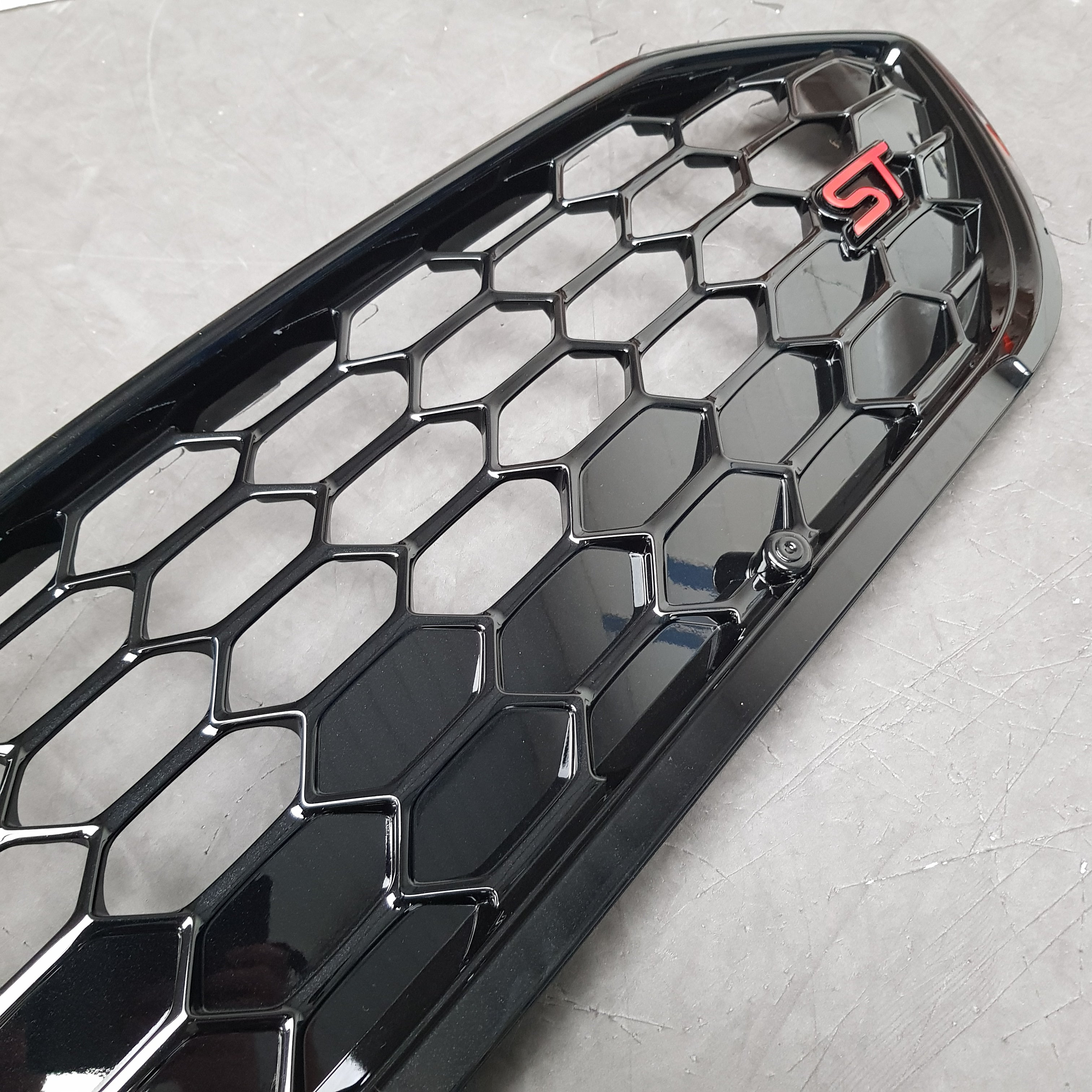 Genuine Ford Mk4 Focus ST Front Radiator Grille (Painted)