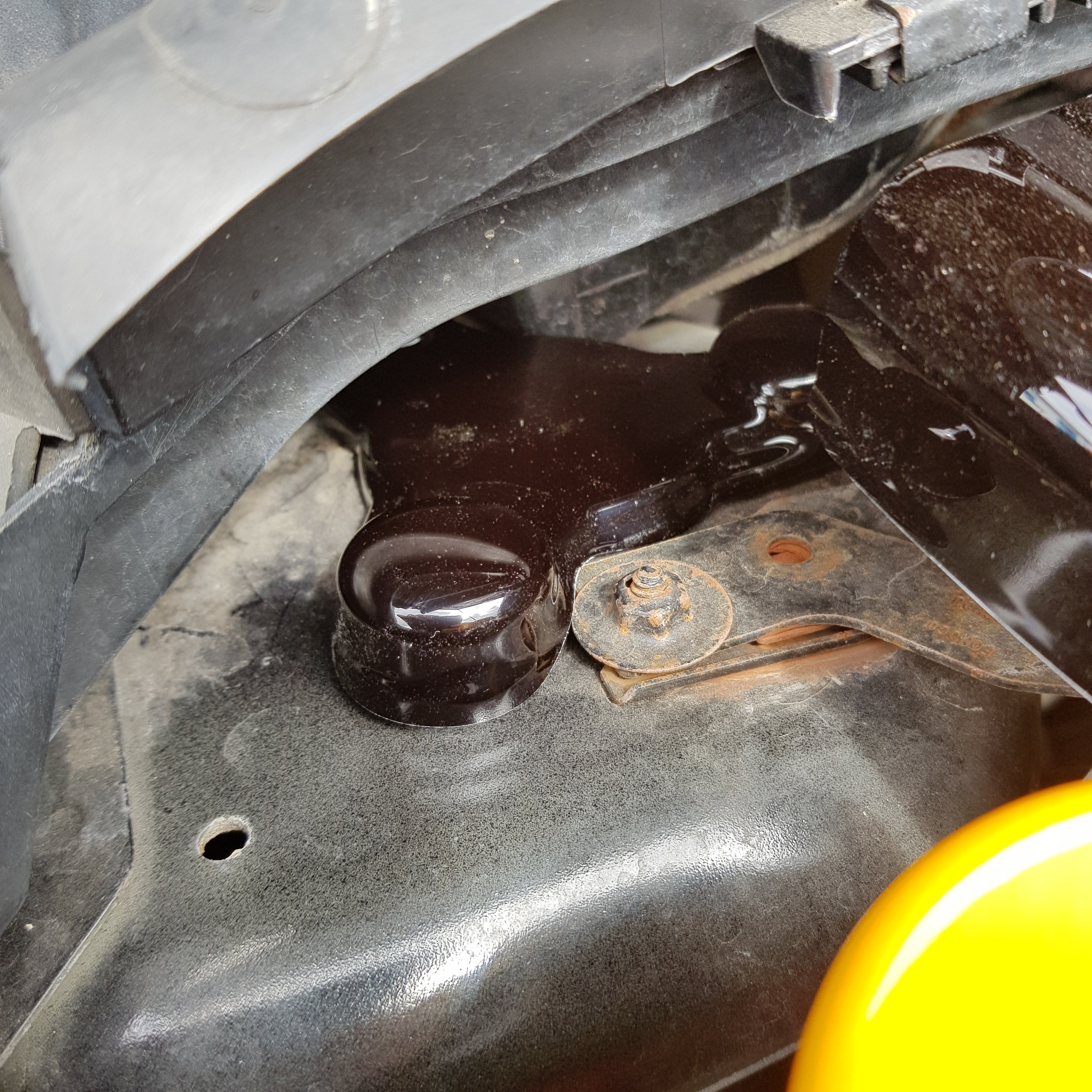 Proform-Federbeinhalterungsabdeckungen – Mk7/7.5 Fiesta (Kunststoffoberflächen)