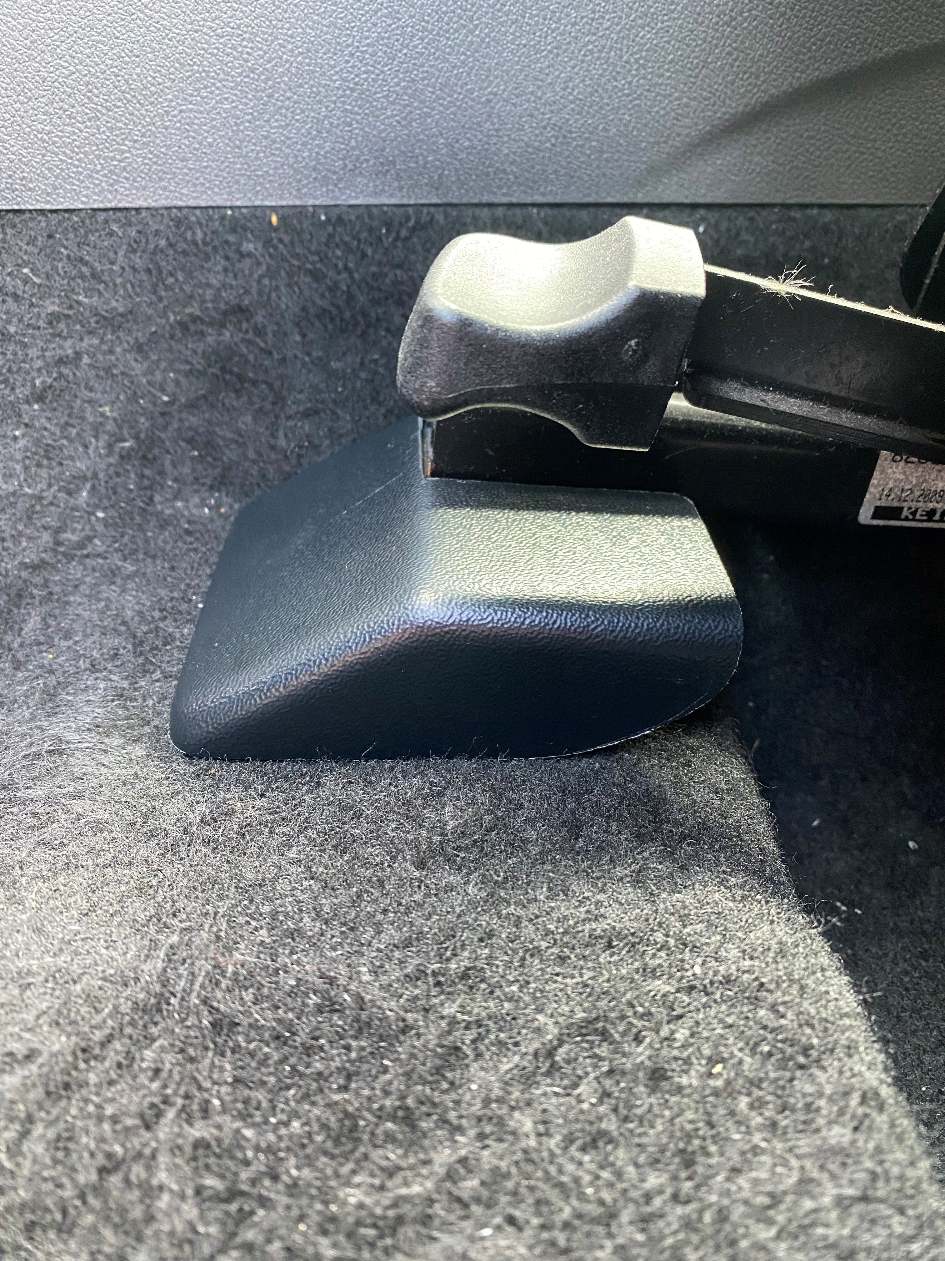 Sitzschienen-Endabdeckungen (vorne) - Mk2.5 Focus RS