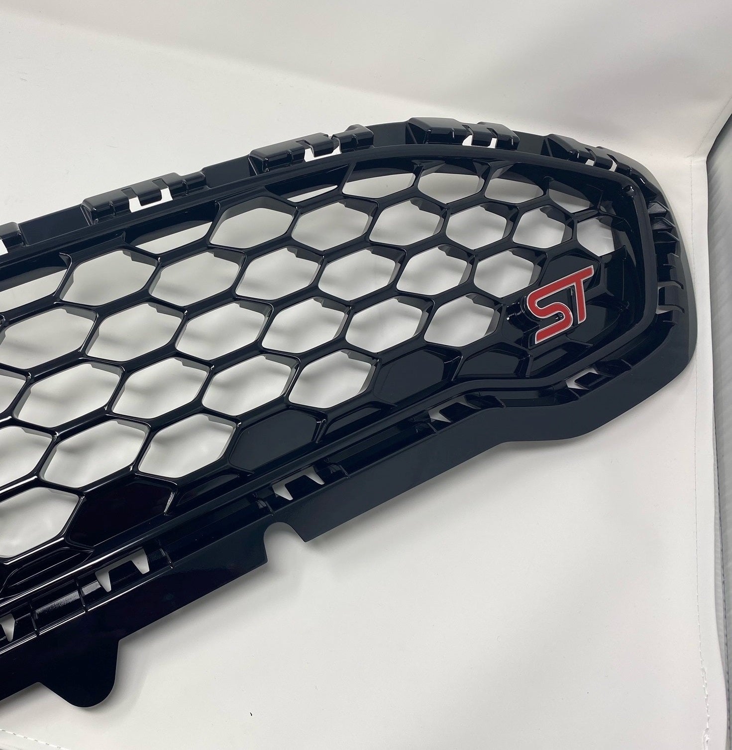 Kühlergrill vorne – Original Ford Mk8 Fiesta ST (lackiert)