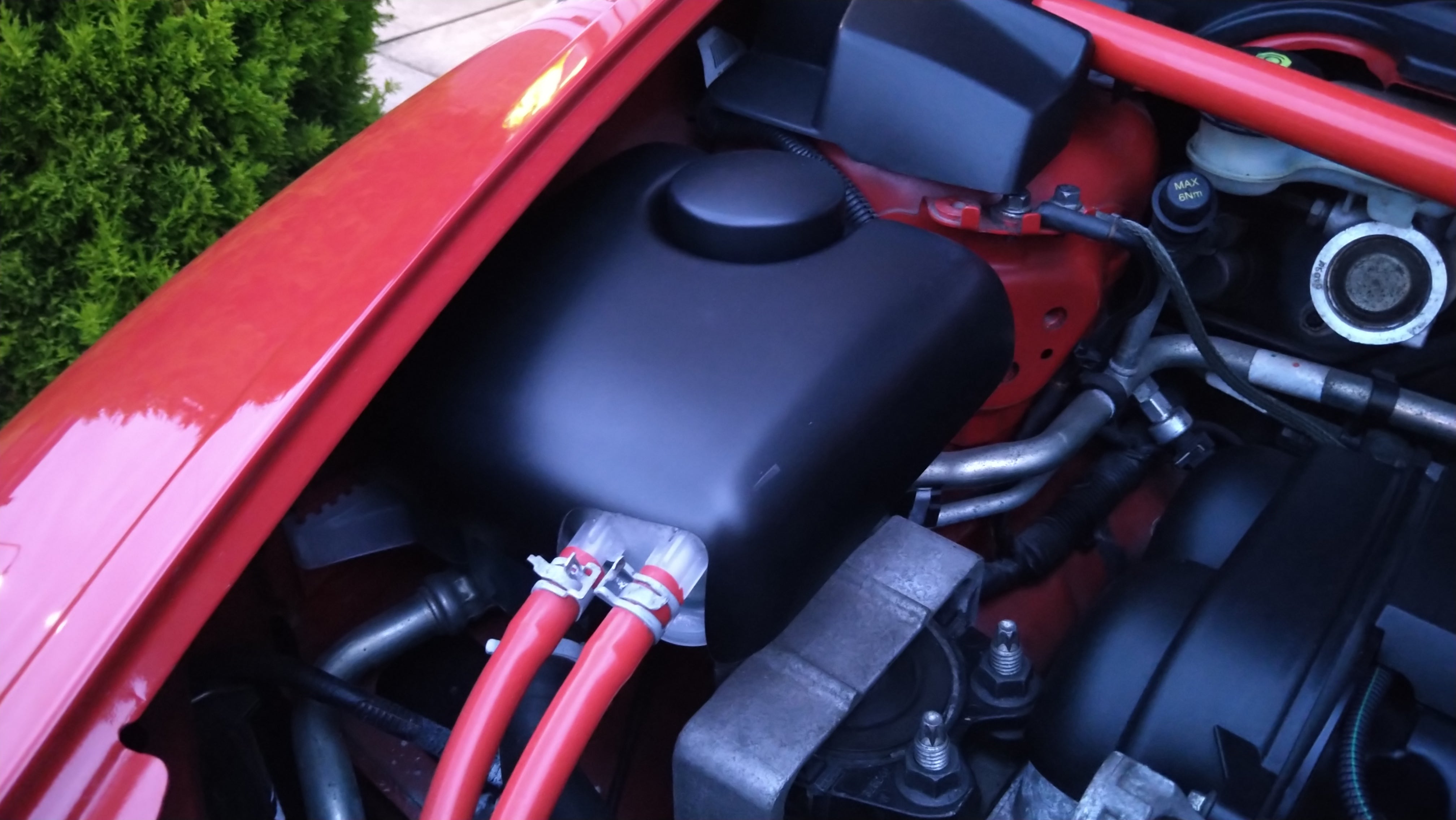 Proform Kühlmitteltankabdeckung – Volvo C30/V50 Benzin (Kunststoffoberflächen)