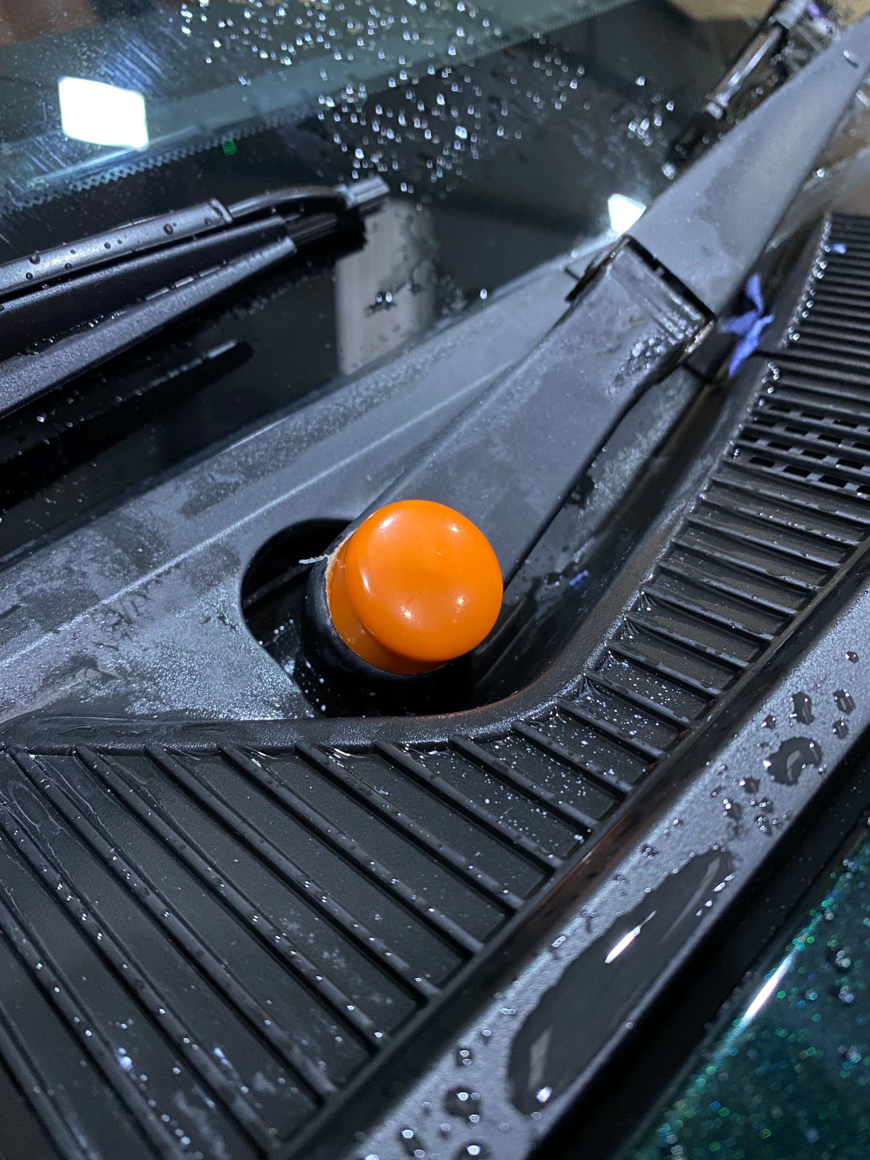 Caches en caoutchouc pour boulons de bras d'essuie-glace - Mazda MX5/Miata Mk3/3.5/NC