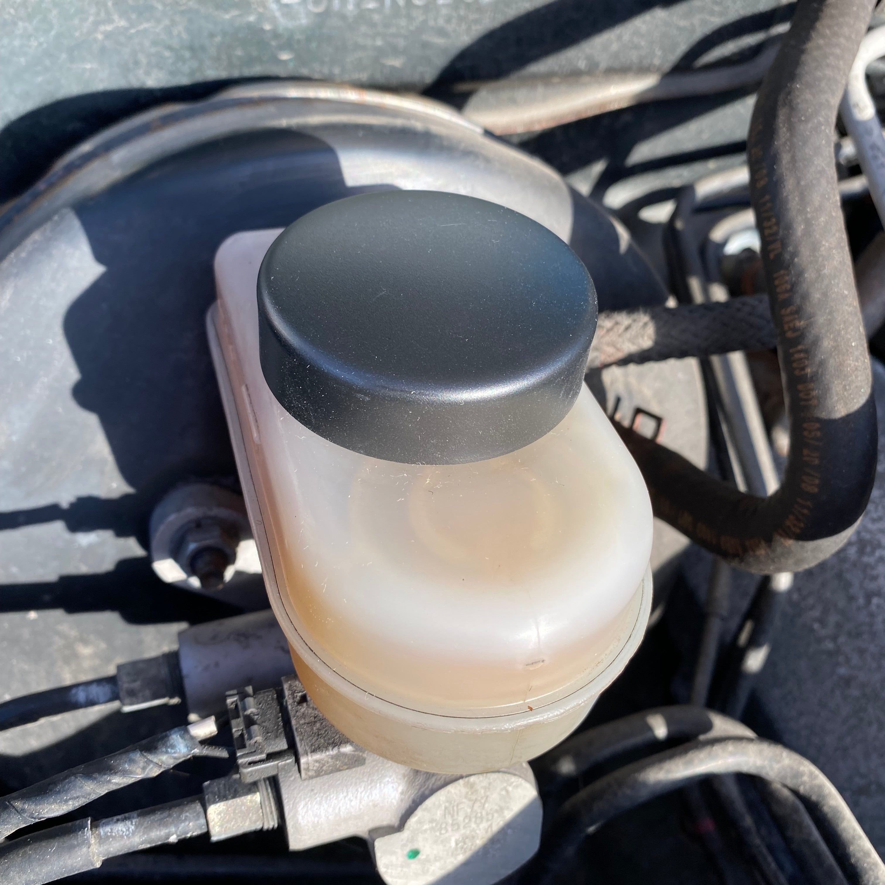 Proform Bremsflüssigkeitsbehälterdeckel – Mazda MX5/Miata Mk3/3.5/NC (Kunststoffoberflächen)