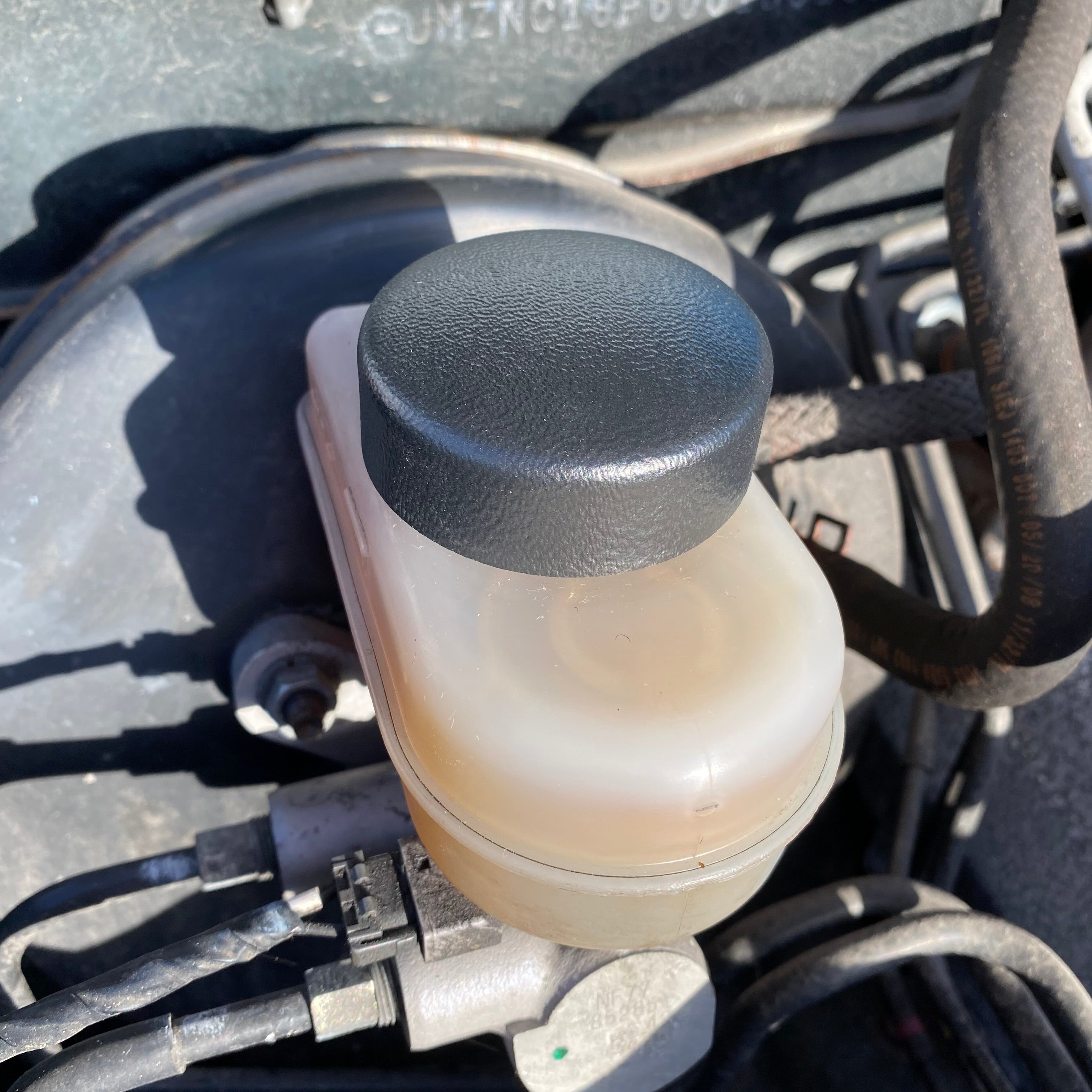 Proform Bremsflüssigkeitsbehälterdeckel – Mazda MX5/Miata Mk3/3.5/NC (Kunststoffoberflächen)