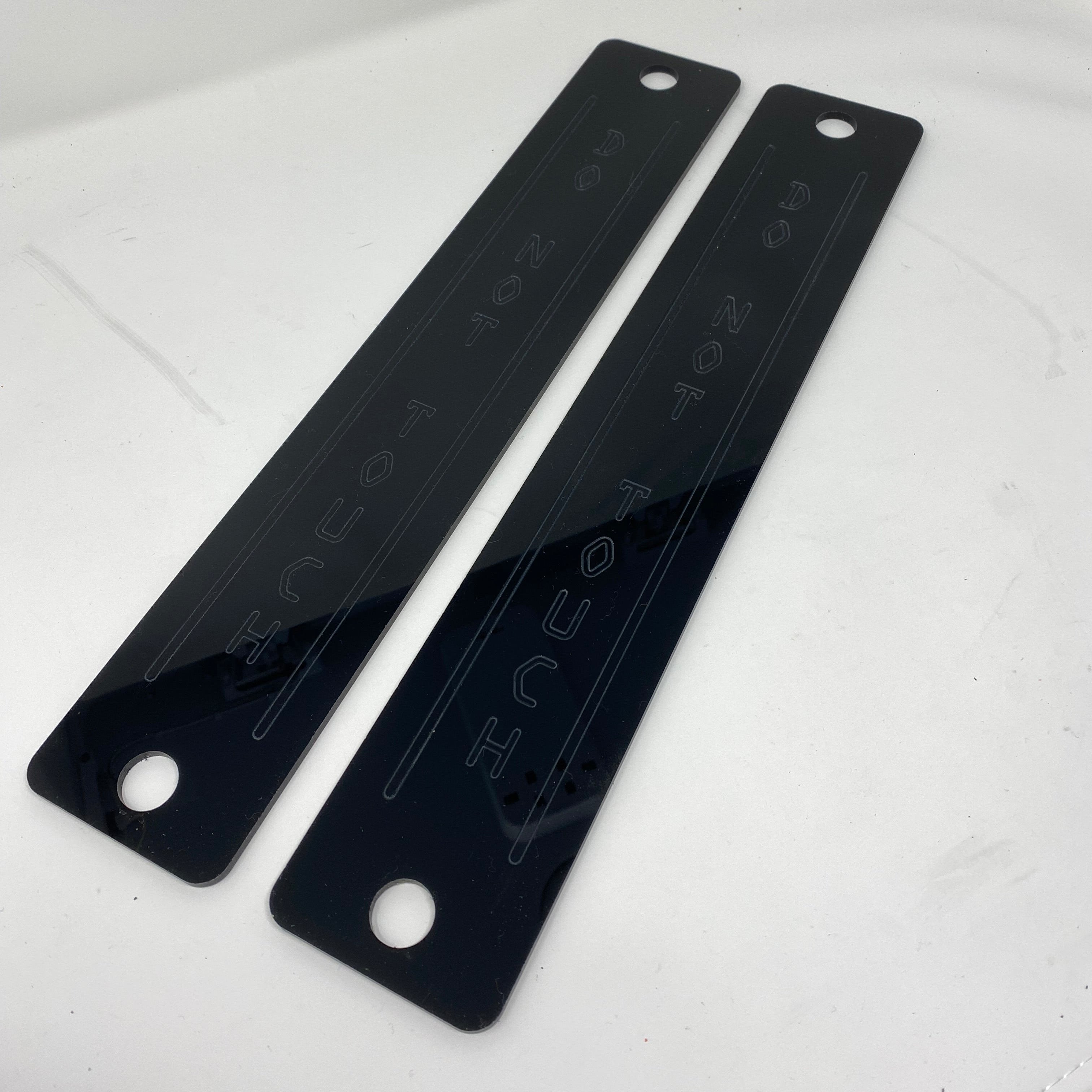 Universal-Motorhaubenstützen-Set (Paar) – BMW (2D-Acryl)