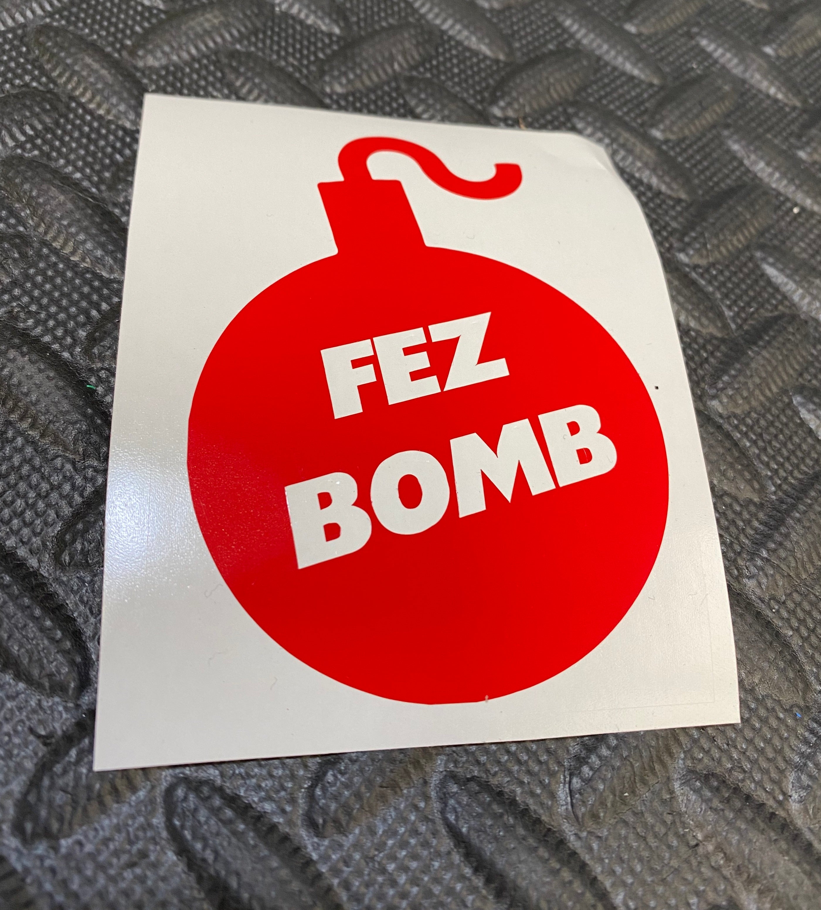 Autocollant en vinyle Fez Bomb