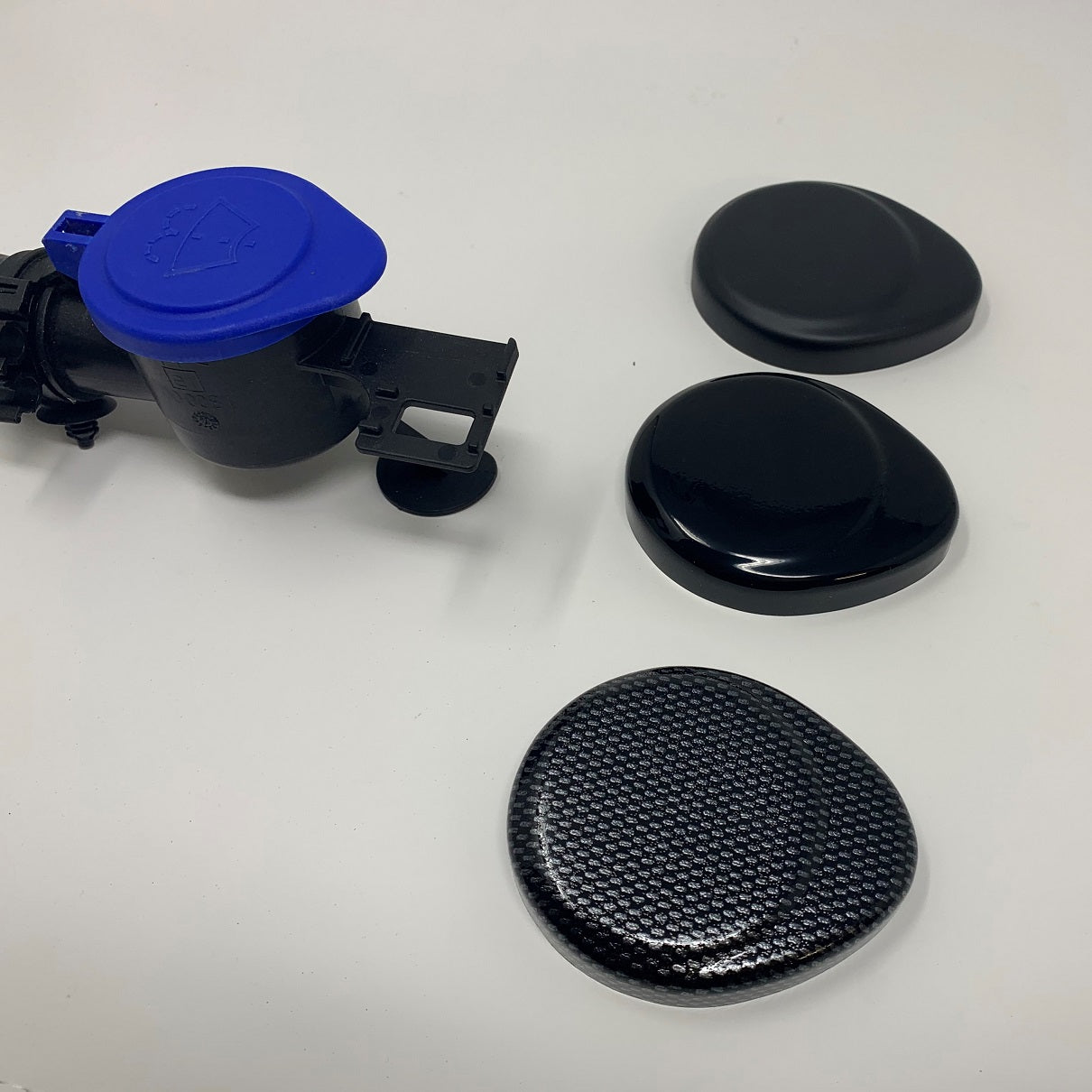 Proform-Abdeckung für Scheibenwaschbehälterdeckel – Ford Focus Mk4 (Kunststoffoberflächen)