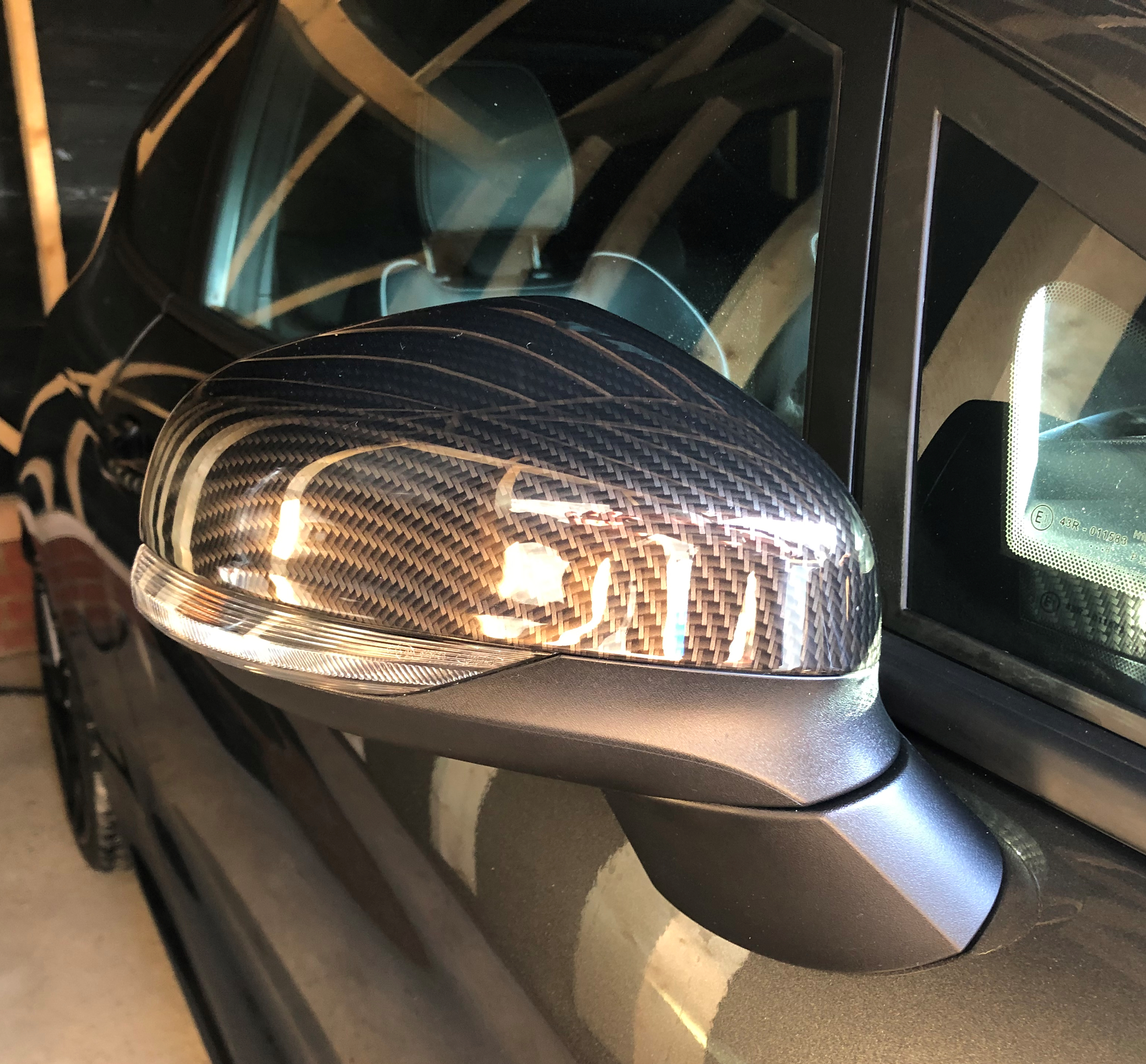 Mirror Caps Ford Fiesta Mk8/8.5, Puma Mk2 - Carbon Fiber Effect Hydrodipped