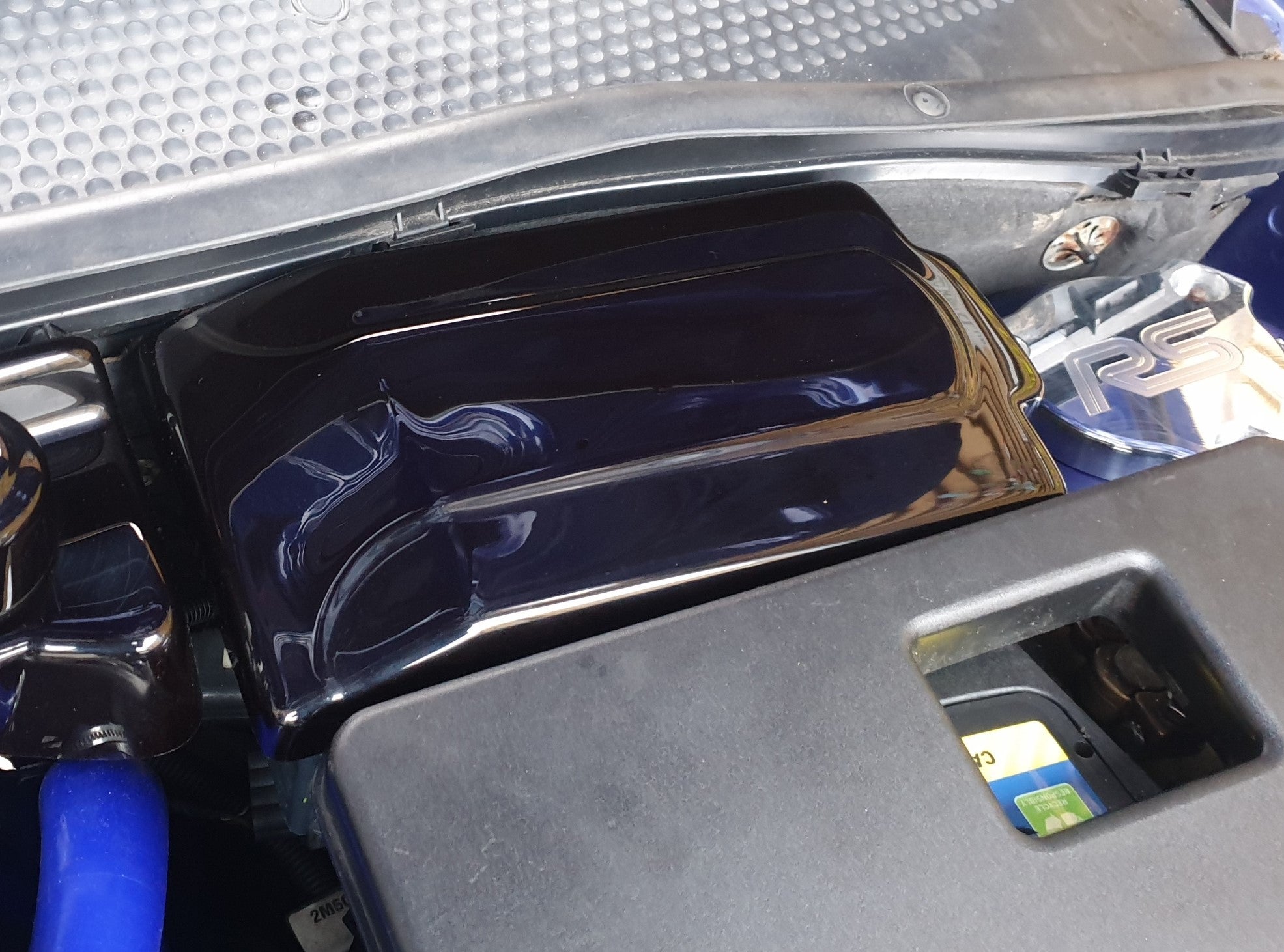 Couvercle de boîte à fusibles Proform – Ford Focus Mk1 (finitions plastiques)