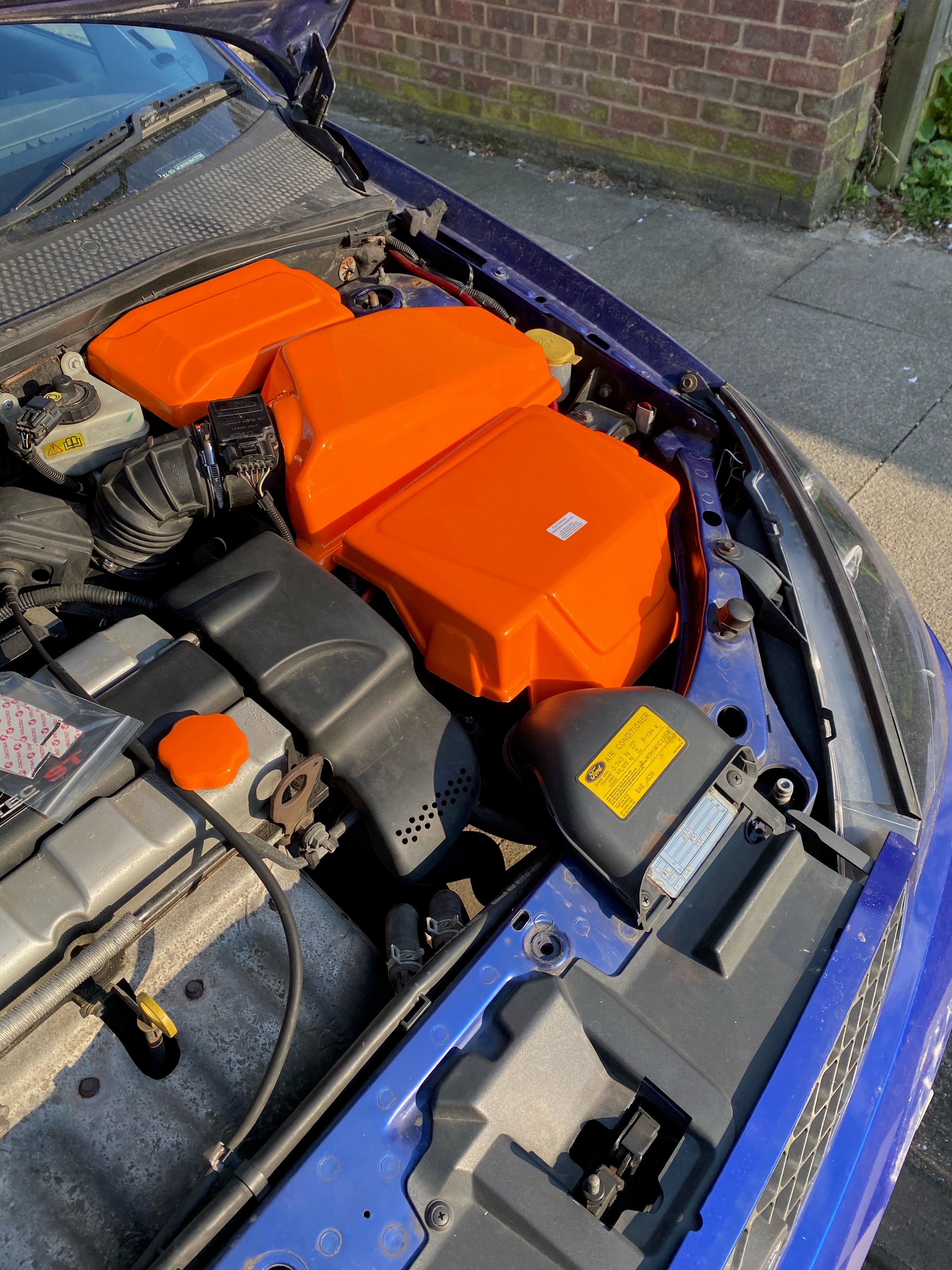 Proform-Batterieabdeckung – Mk1 Ford Focus (Kunststoffoberflächen)