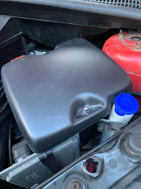 Proform-Batterieabdeckung – Mk6 Ford Fiesta 2004–2009 (Kunststoffoberflächen)