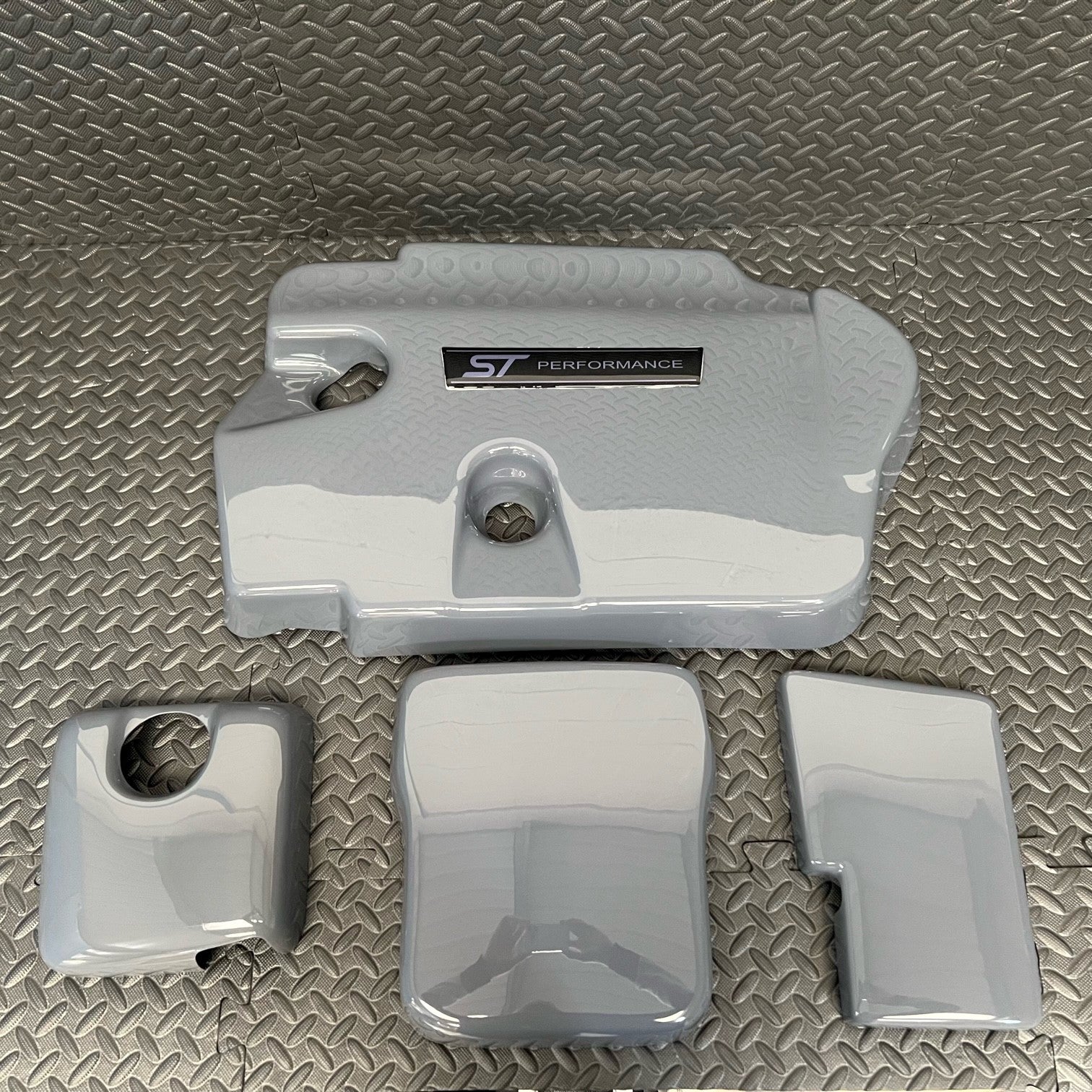 Proform Small Engine Bay Dress Up Bundle – Mk3.5 Focus ST Diesel (Lackierte Ausführungen)