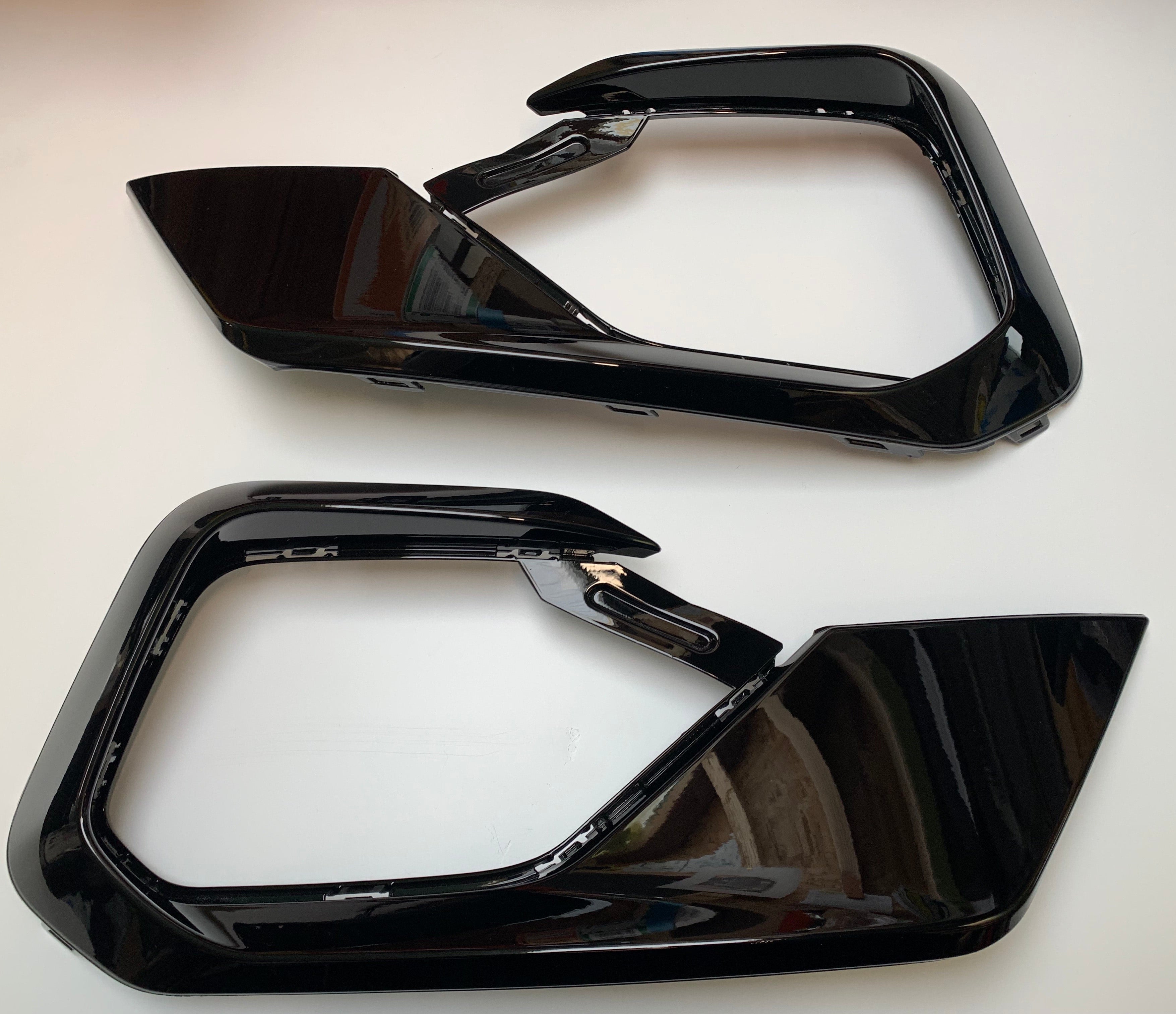 Outer Fog Light Bezels - Mk8 Fiesta ST/ ST Line