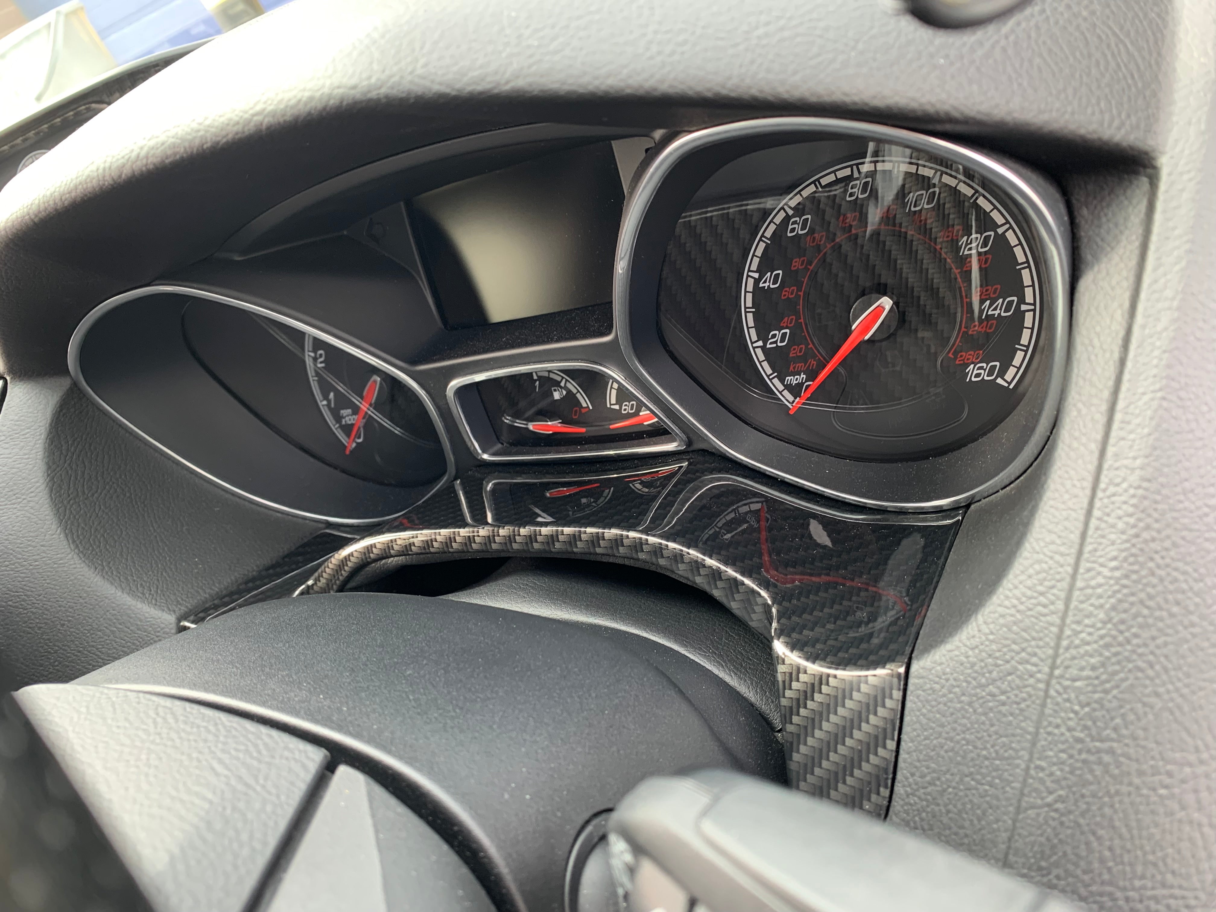 Original Ford Hauptinstrumentenverkleidung aus Kohlefaser – Mk3/3.5 Focus (lackiert/hydrogetaucht)