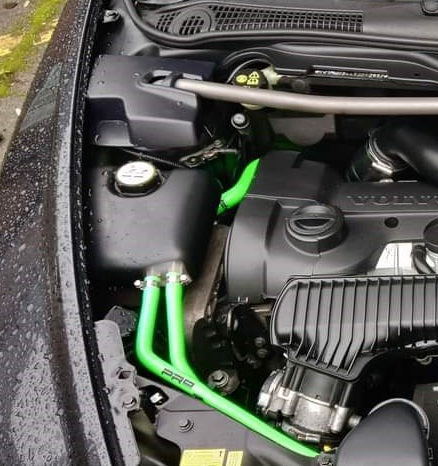 Proform Kühlmitteltankabdeckung – Volvo C30/V50 Benzin (Kunststoffoberflächen)