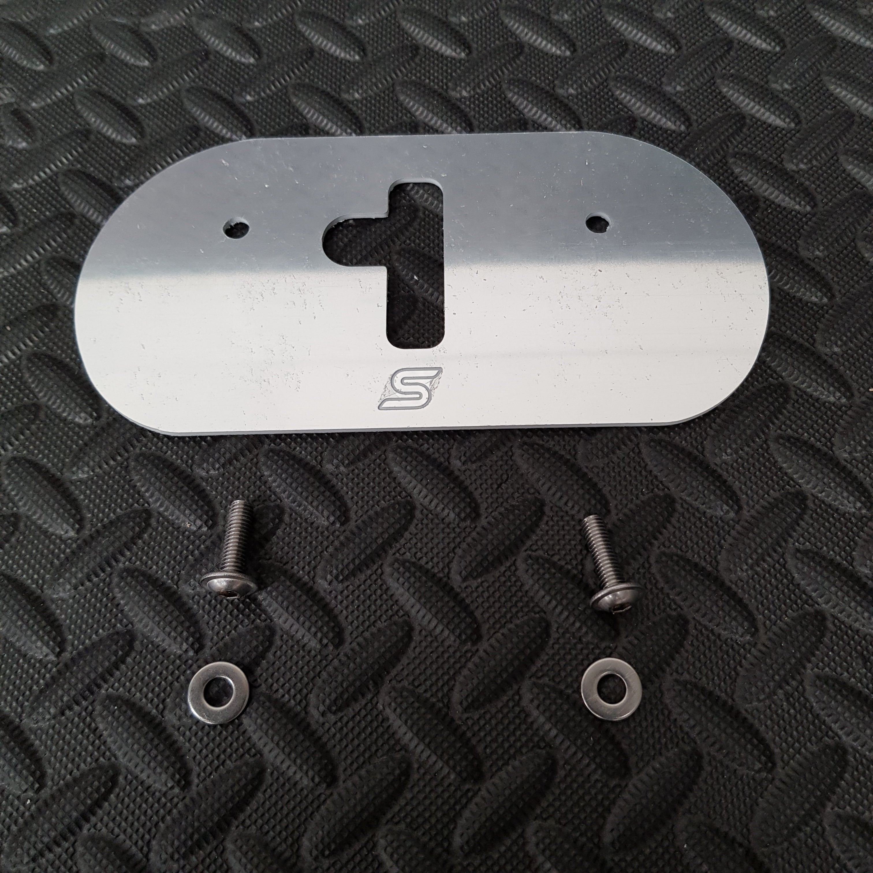 UPPER BONNET CATCH PLATE | FIESTA MK7.5 UPPER BONNET CATCH PLATE | FIESTA MK7.5