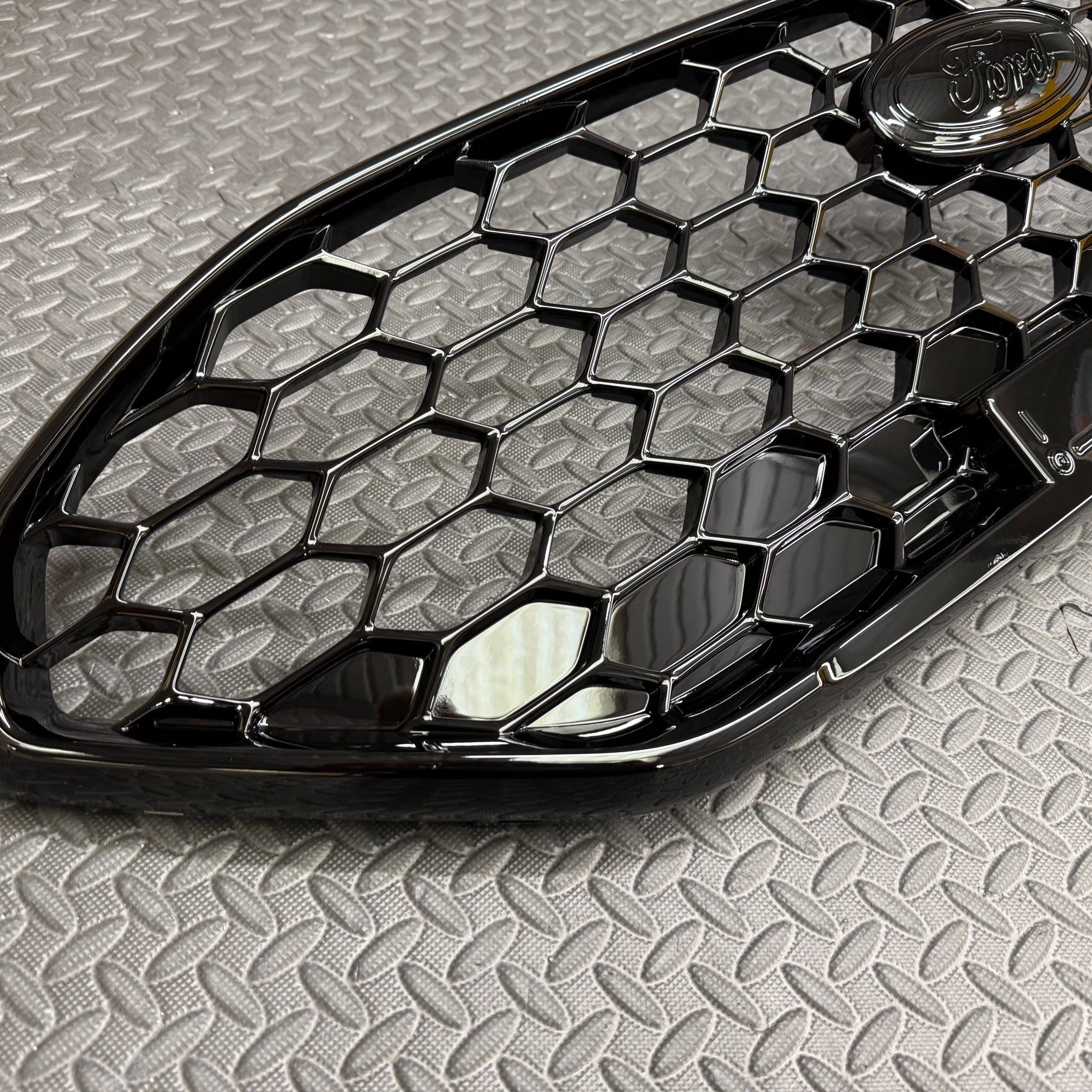 Calandre avant - Ford Fiesta ST MK8 d'origine (peinte)