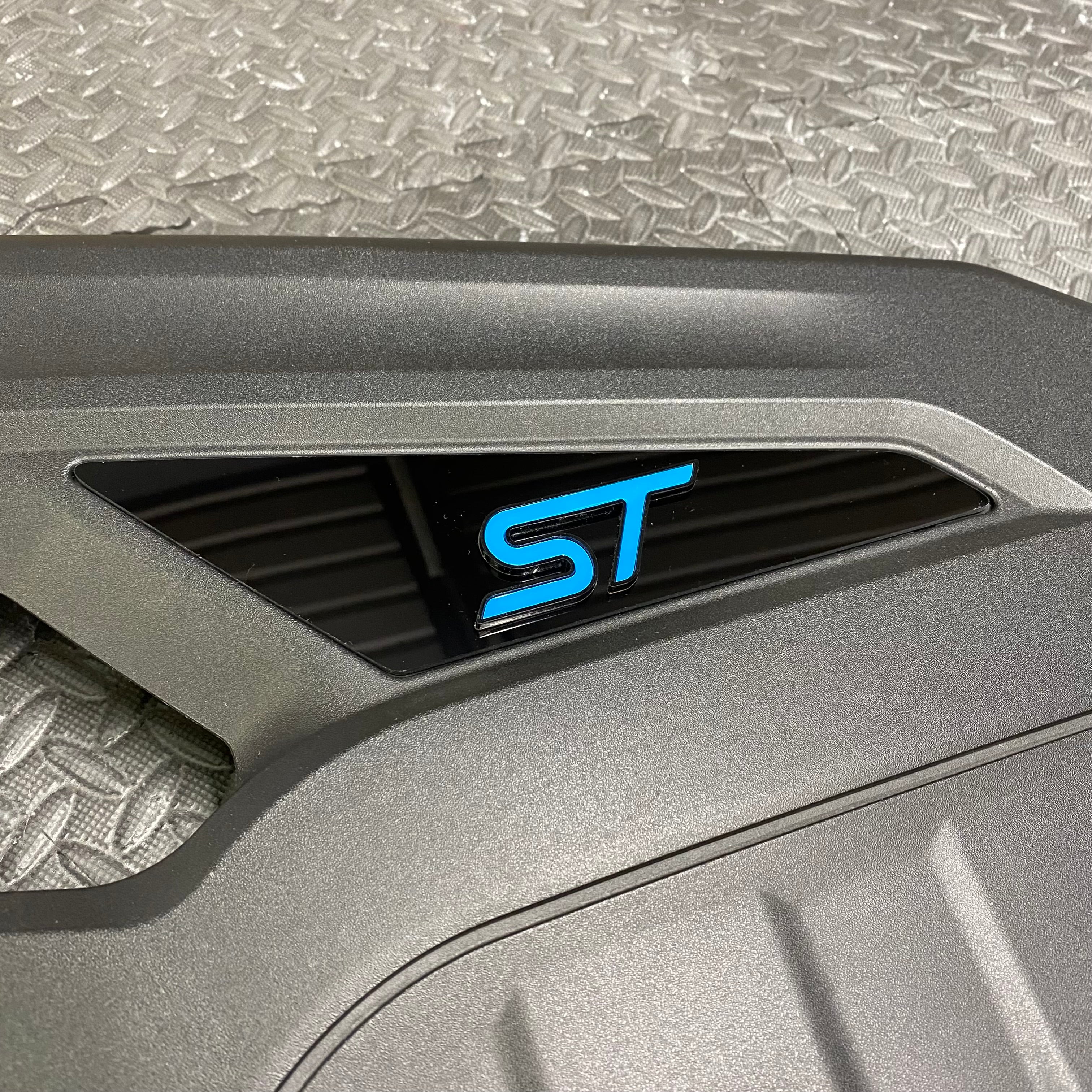 Proform Engine Cover Badge Plate With 3D Logo - Mk7.5 Fiesta ST