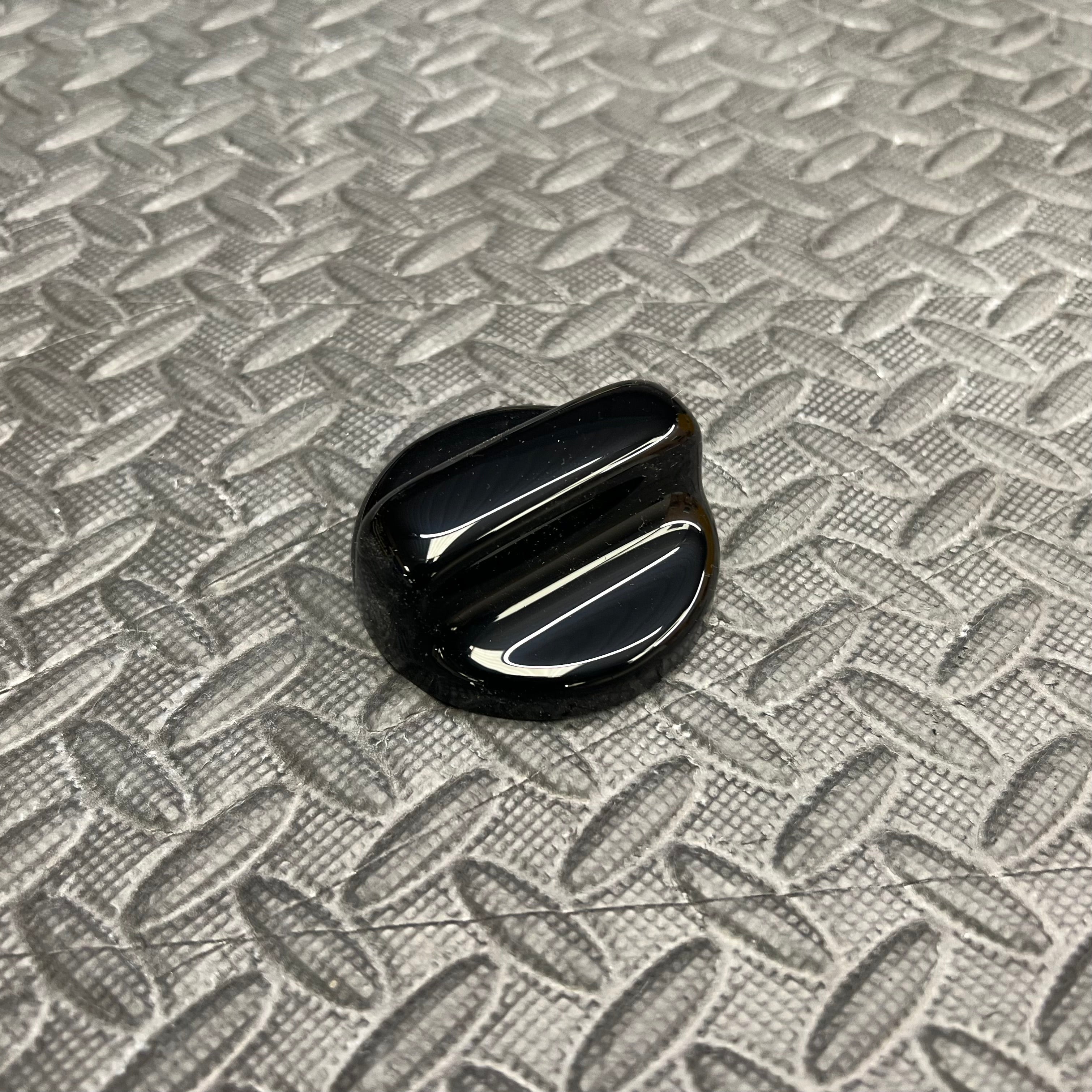 Proform Astra J Oil Cap Cover - Gloss Black