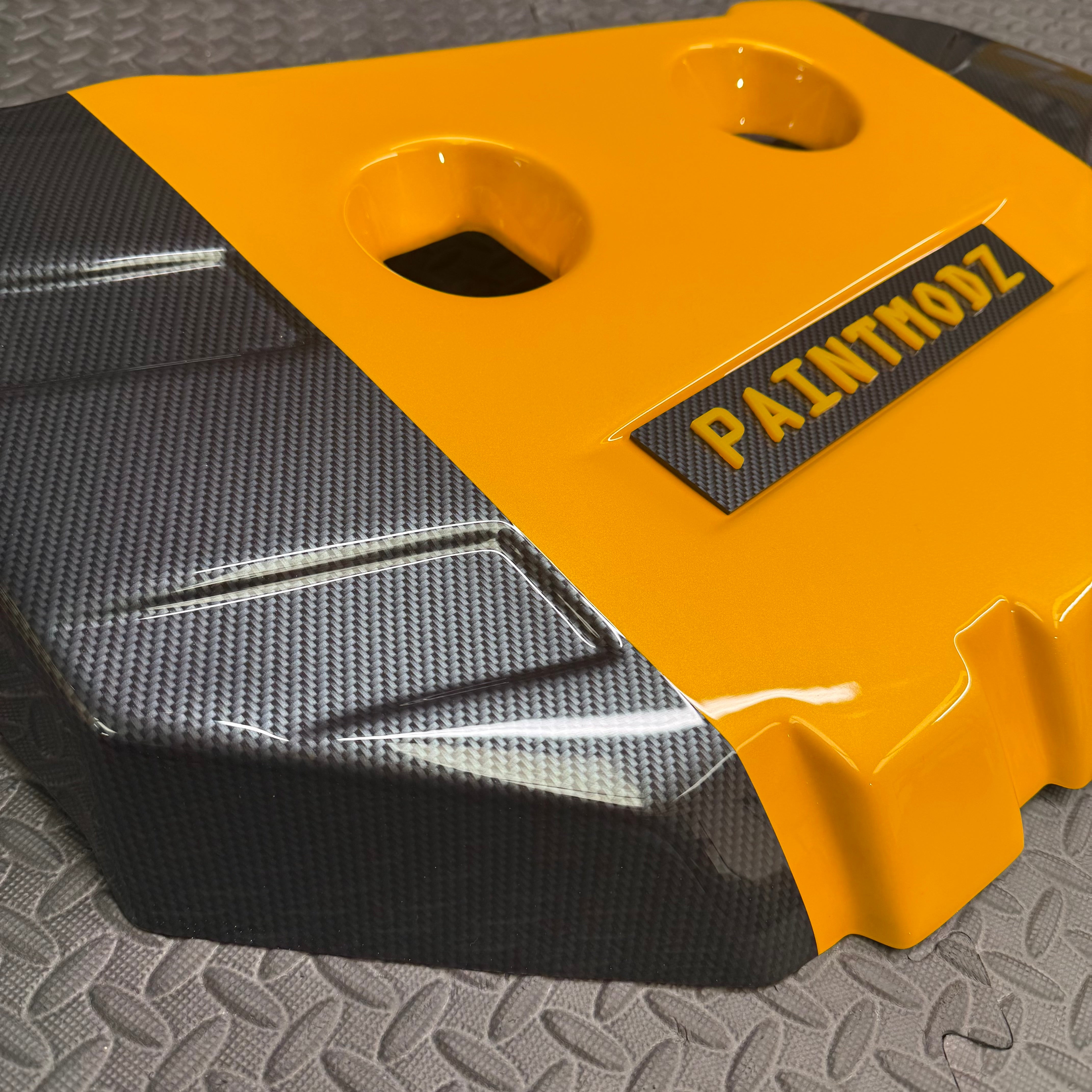Proform Engine Cover - MK3/3.5 Focus ST Petrol - Painted Tangerine Scream With Deluxe Carbon Fibre Effect Detail and matching Badge Plate