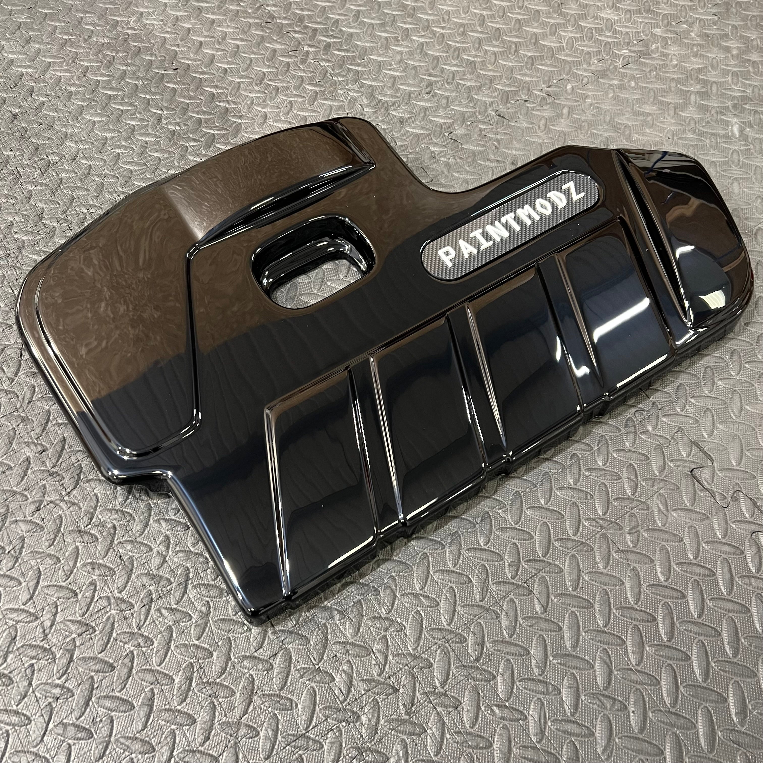 Proform Engine Cover - MK4/4.5 Focus ST Petrol - Gloss Black Plastic - White/Deluxe Carbon Fibre Effect Badge