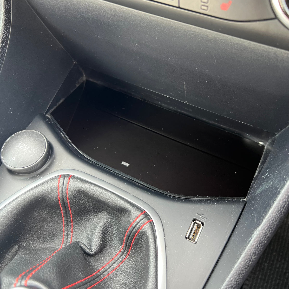 Mk8/8.5 Fiesta Dash Insert Plate - For Models With Wireless Charging - Gloss Black Plastic