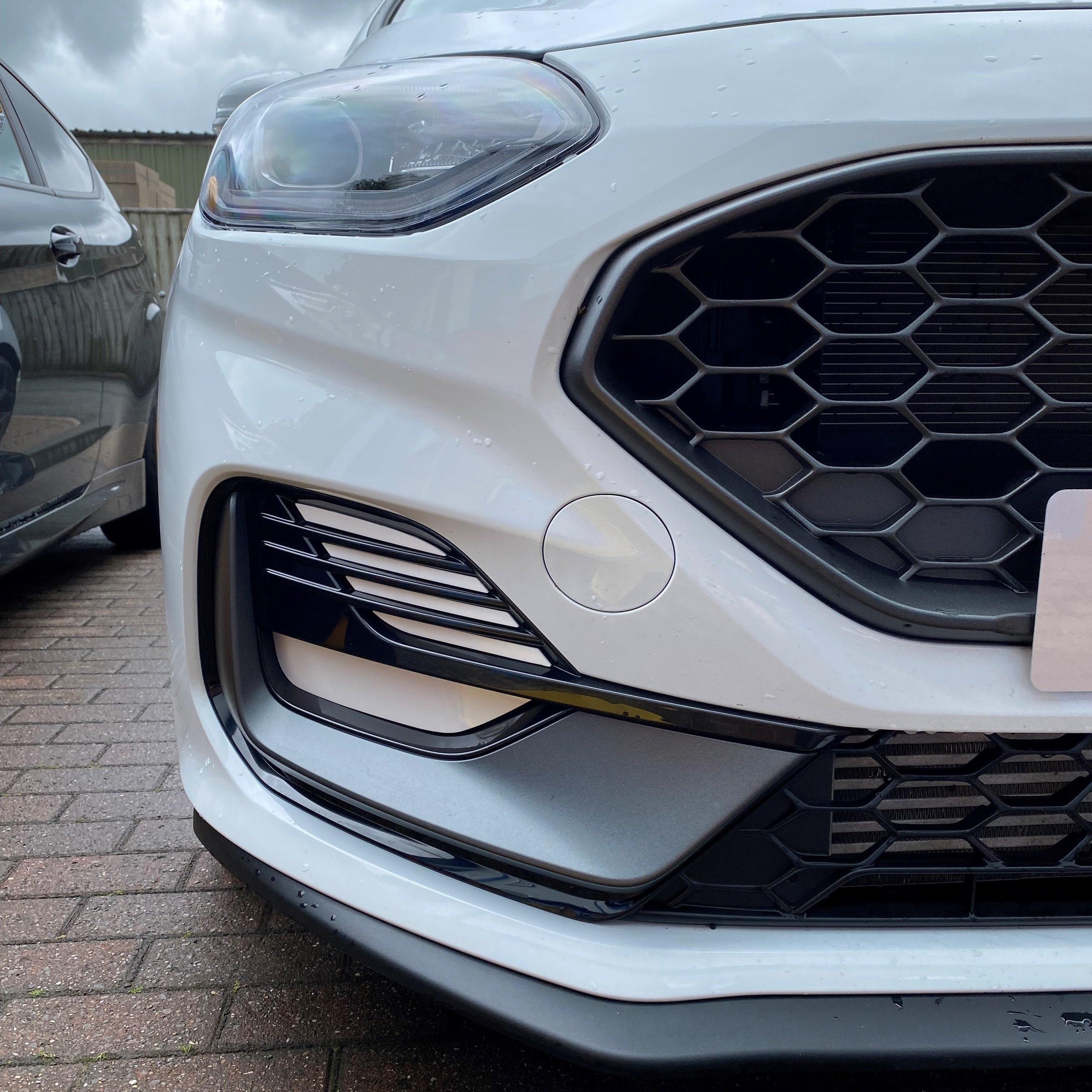 Proform Mk8.5 Fiesta ST/ST Line 'Fog Light' Bumper Trim Insert Set -  Gloss White Plastic