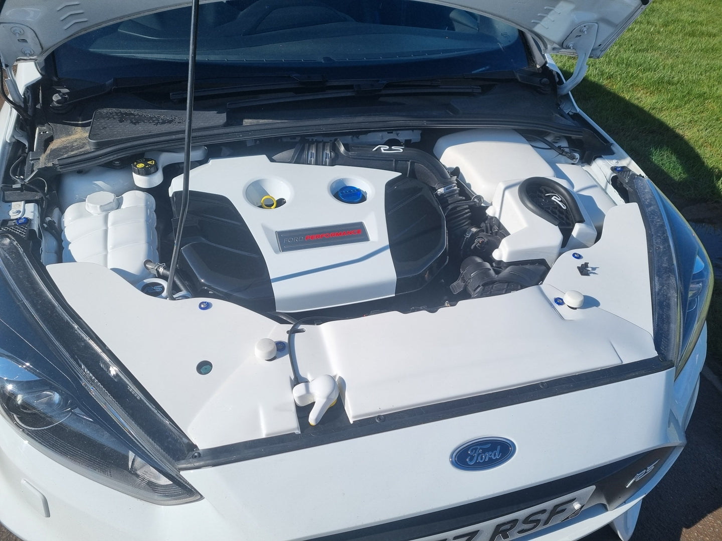 Proform Facelift Slam Panel Ends - MK3.5 Focus - Gloss White Plastic With Air Con Hole
