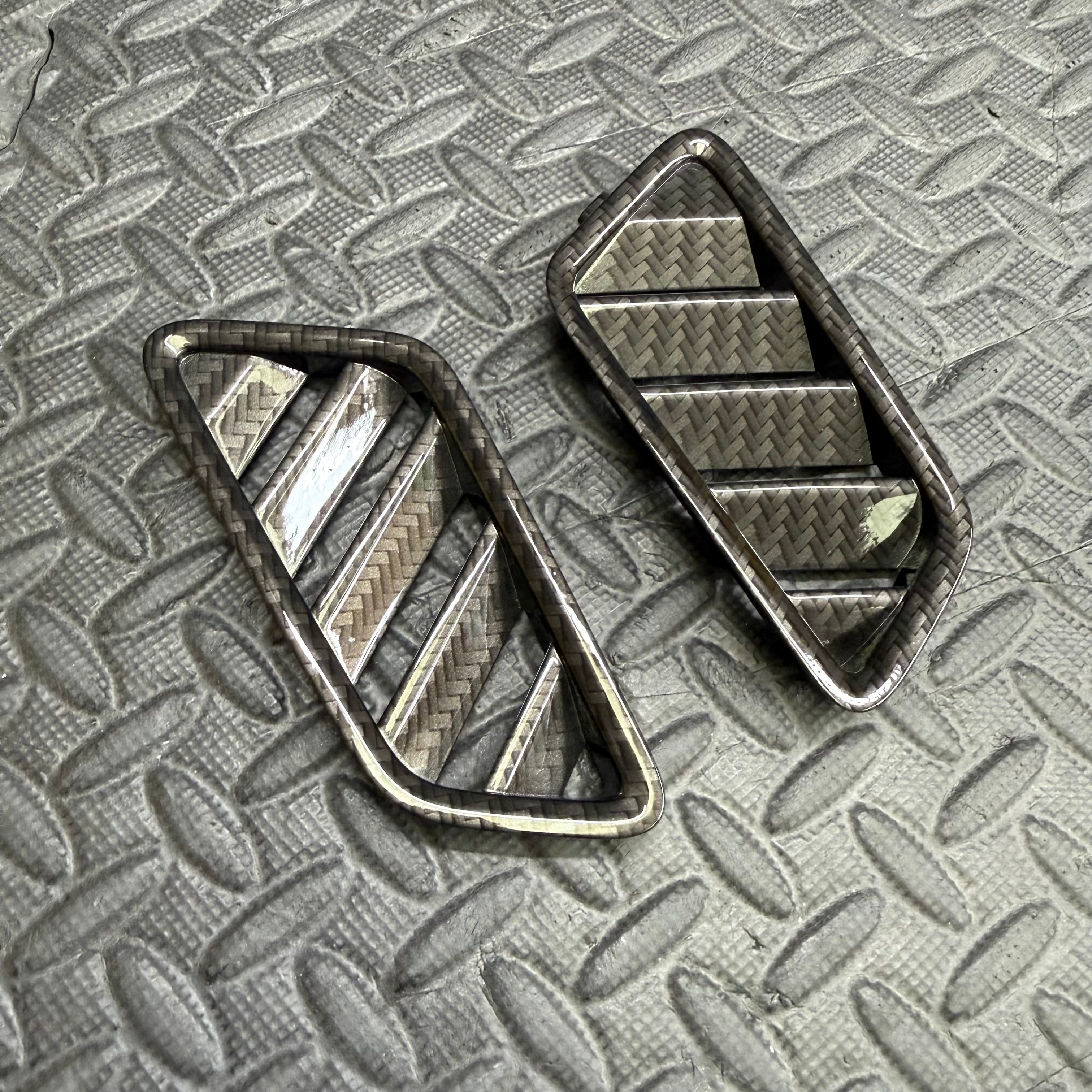 Genuine Ford Window De-Mist Vents (Pair) - Mk8/8.5 Fiesta & Mk2/2.5 Puma, Carbon Fibre Effect Hydrodipped Finish