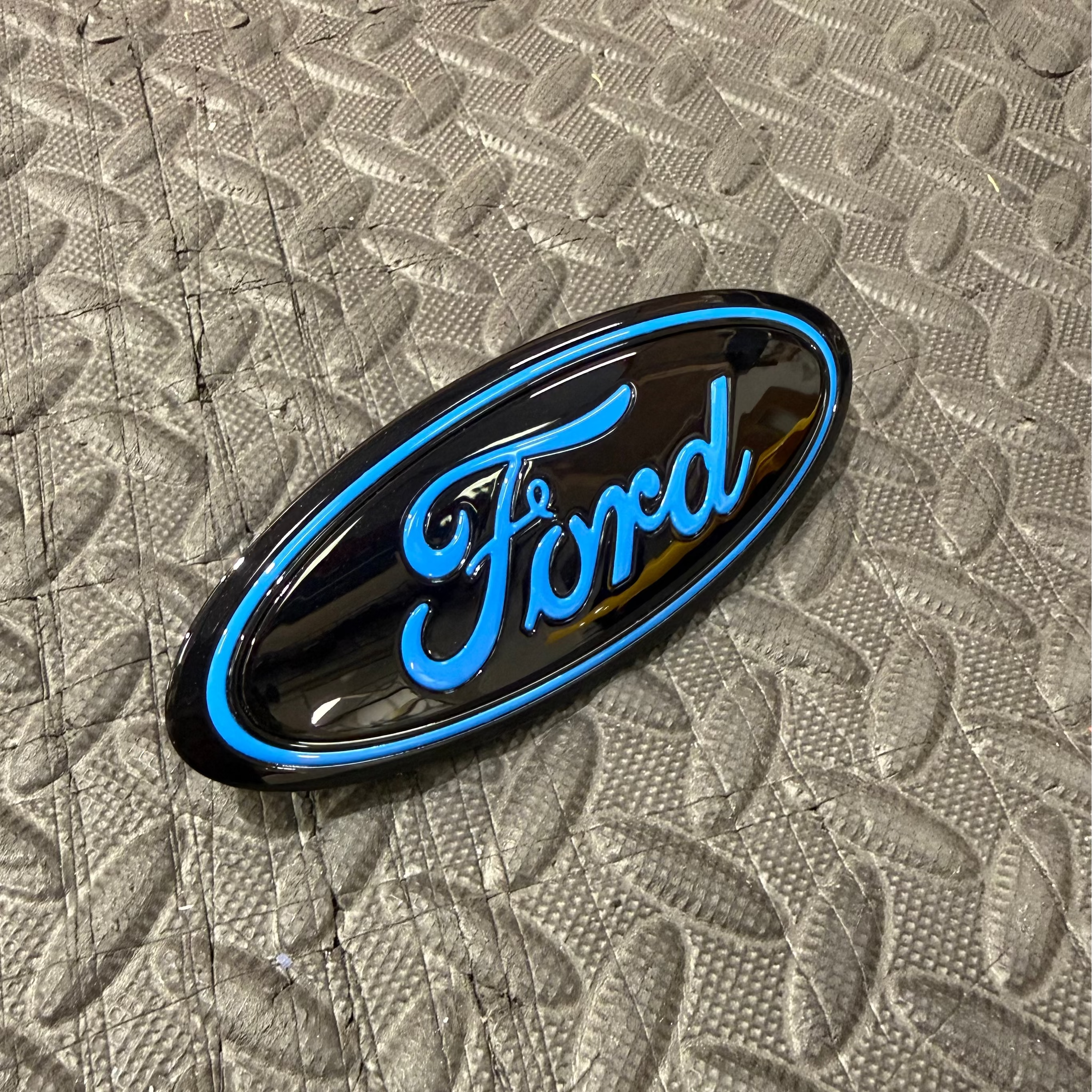Genuine Ford Grille / Tailgate Badges - Mk2 Puma Tailgate Badge - Painted Azure Blue and Gloss Black 