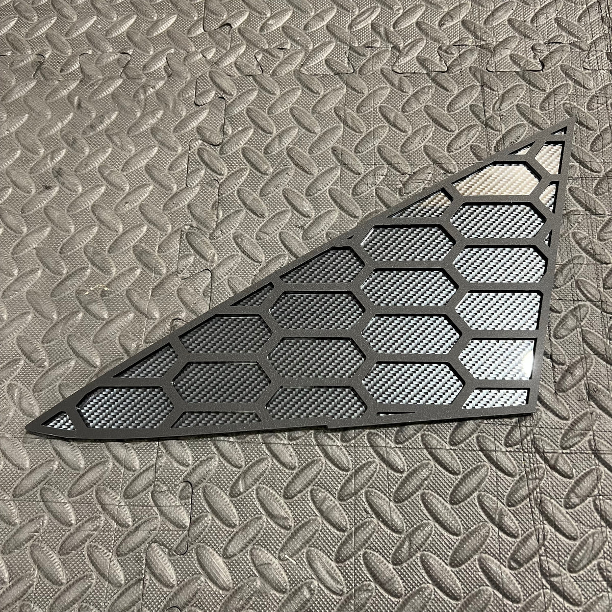 Mk7/7.5 Fiesta Front Quarter Window Inserts (Pair) - Satin Black Hexagon Design Carbon Fibre Effect Back Plate
