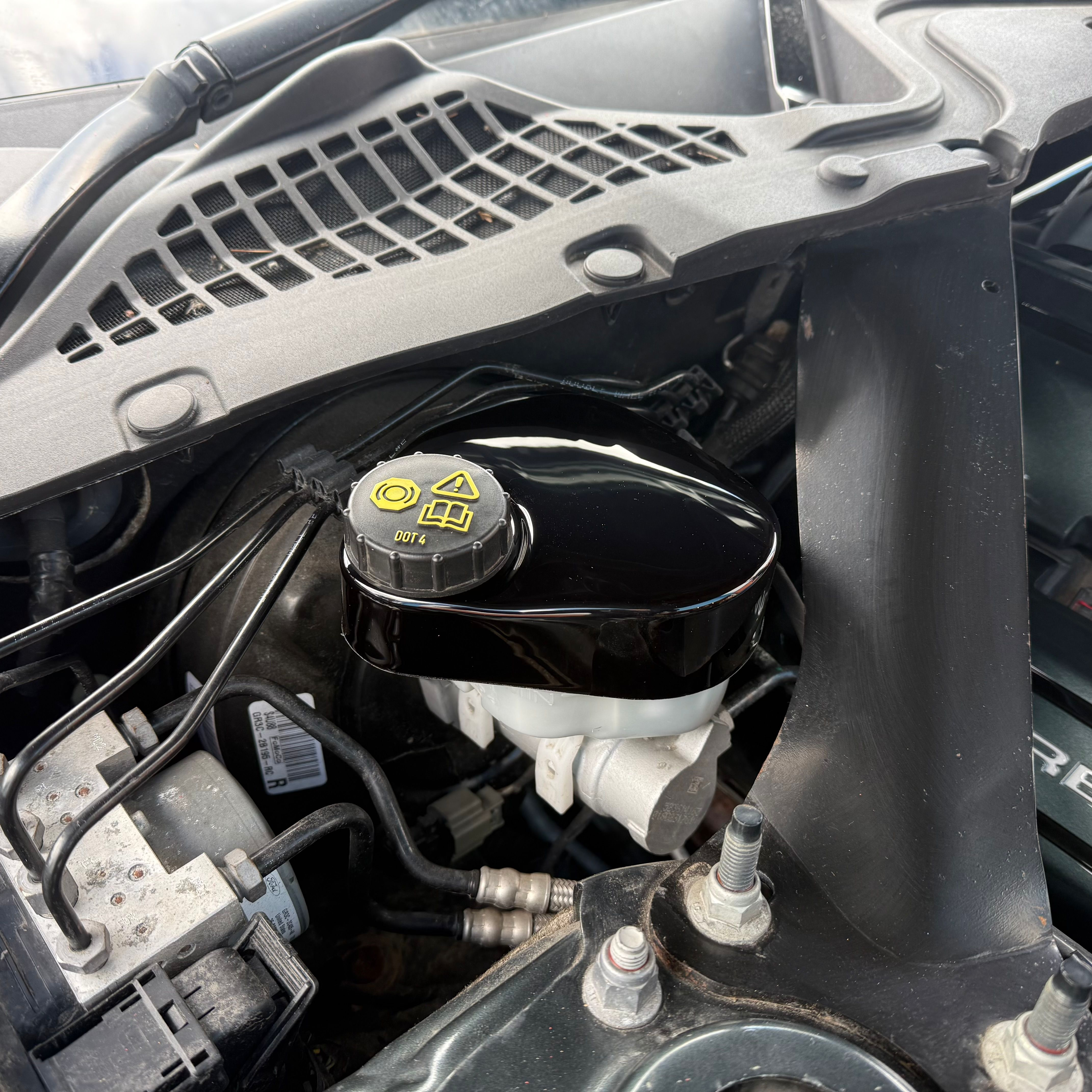 Mustang (6th Generation) Proform Brake Reservoir Cover - Gloss Black Plastic