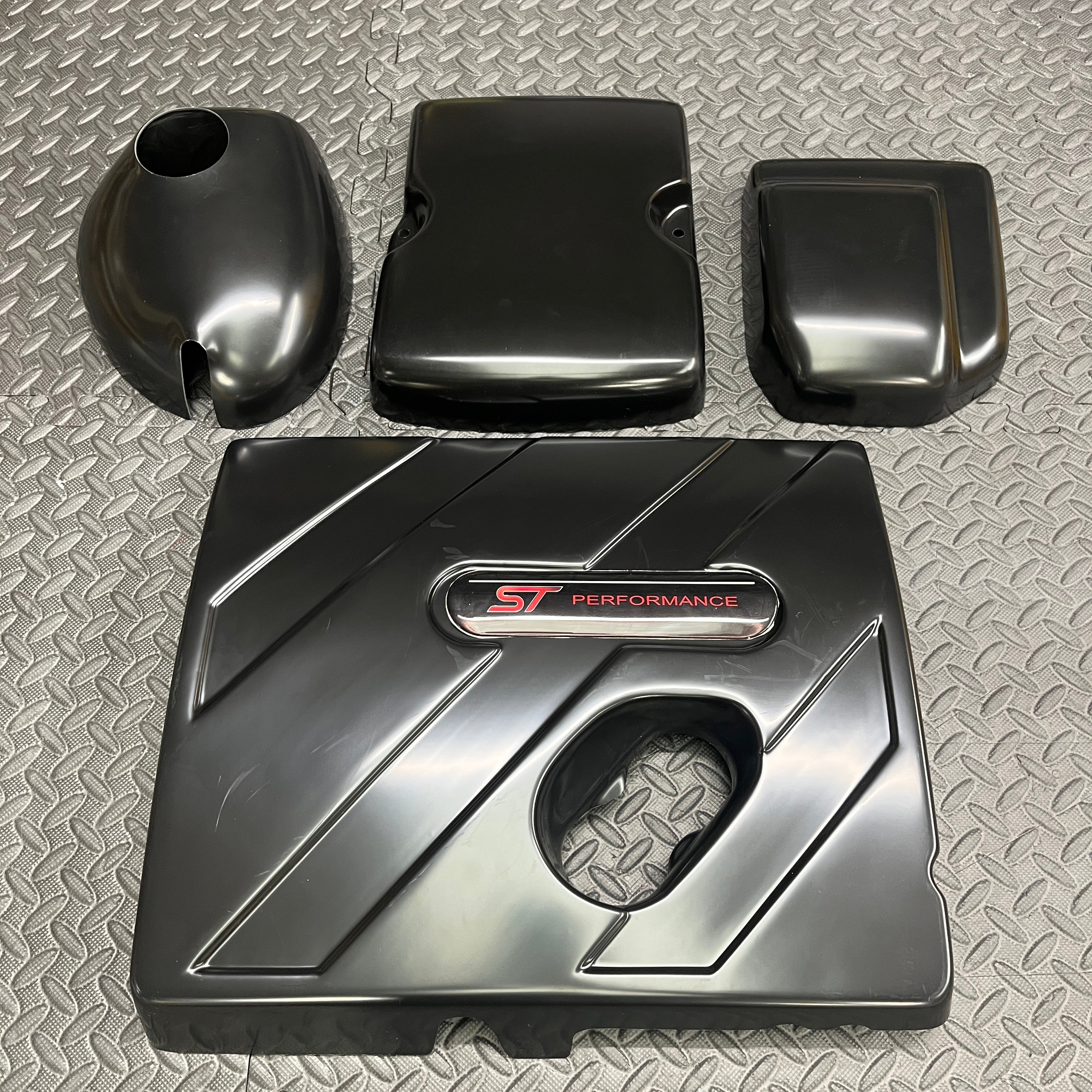 Proform Small Engine Bay Dress Up Kit Bundle – Mk8/8.5 Fiesta ST und Mk2 Puma ST (Kunststoffoberflächen) 