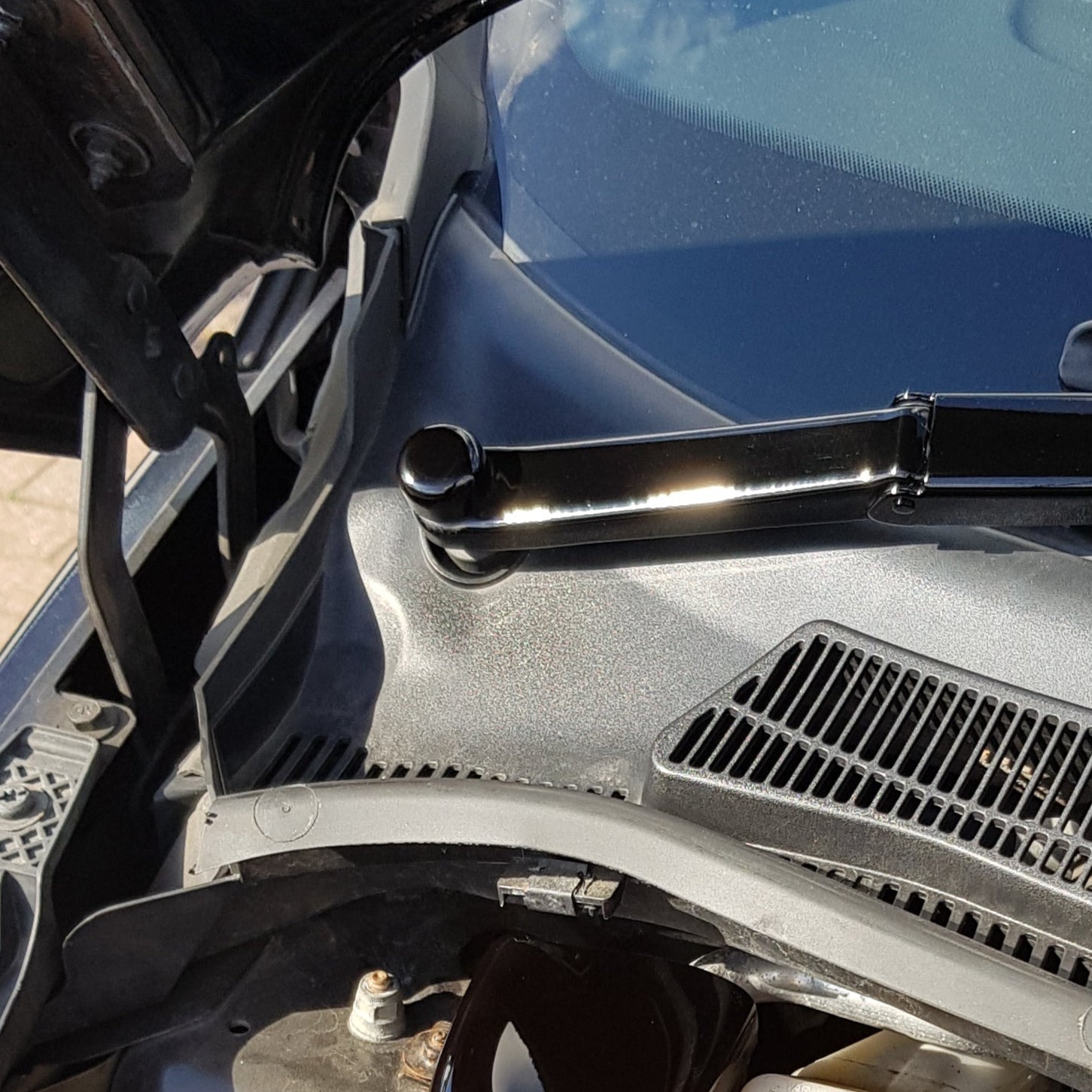 Wiper Arm Bolt Rubber Covers - Various Fiesta, Focus & Puma Models