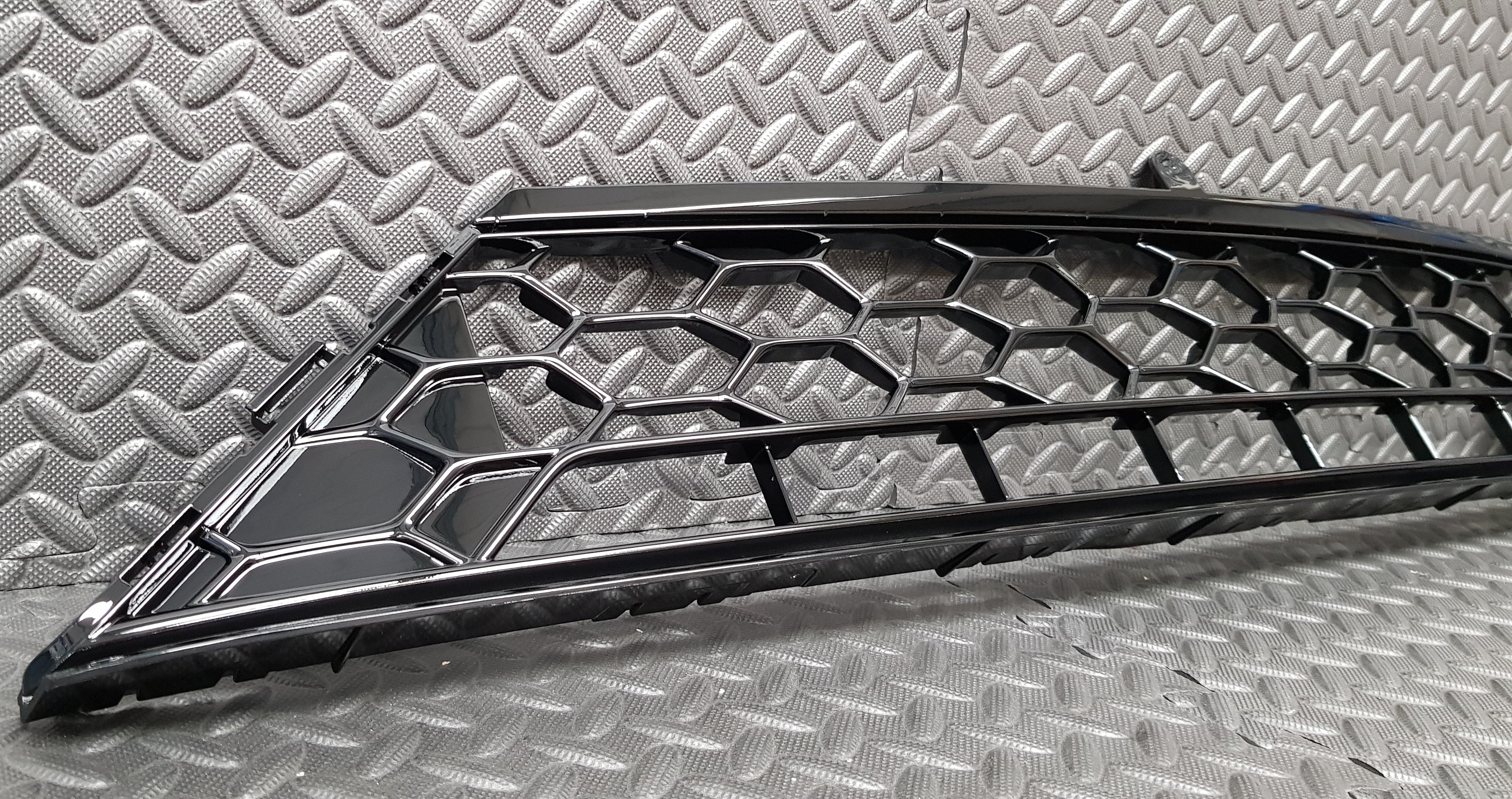 Front Lower Grille - Genuine Ford Mk8/8.5 Fiesta ST (Painted)