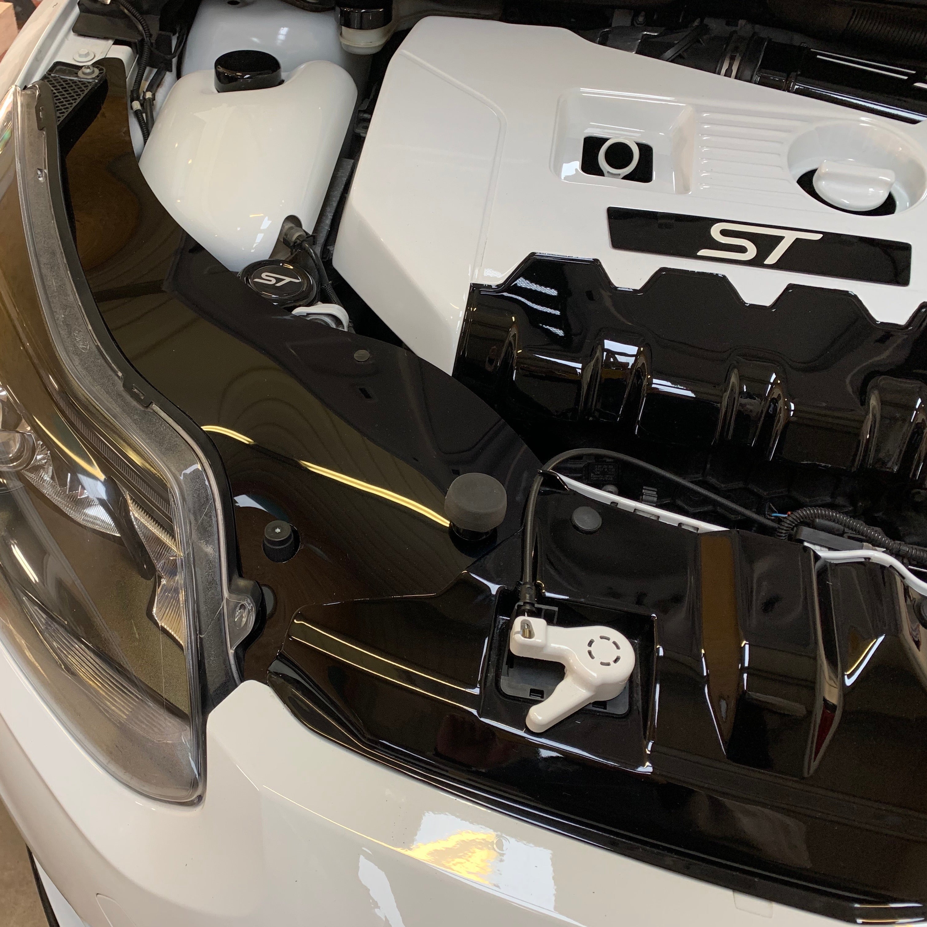 Proform Pre-Facelift Slam Panel Ends - MK3 Focus - Gloss Black Plastic