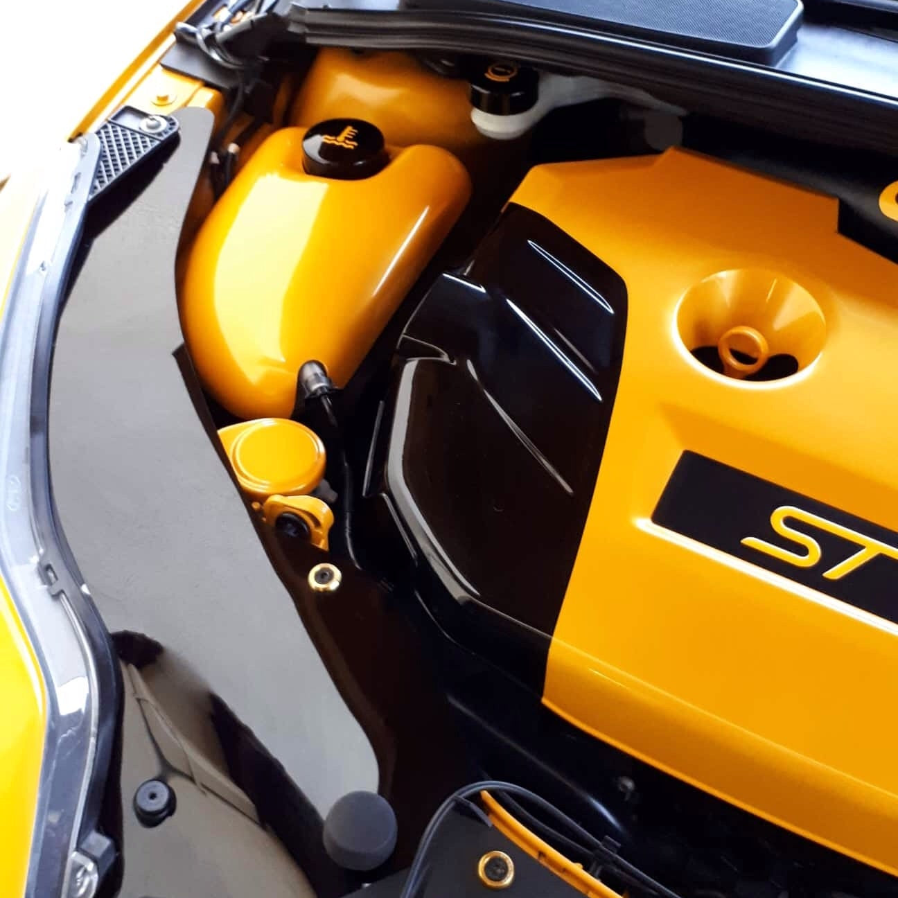 Proform Pre-Facelift Slam Panel Ends - MK3 Focus - Gloss Black Plastic