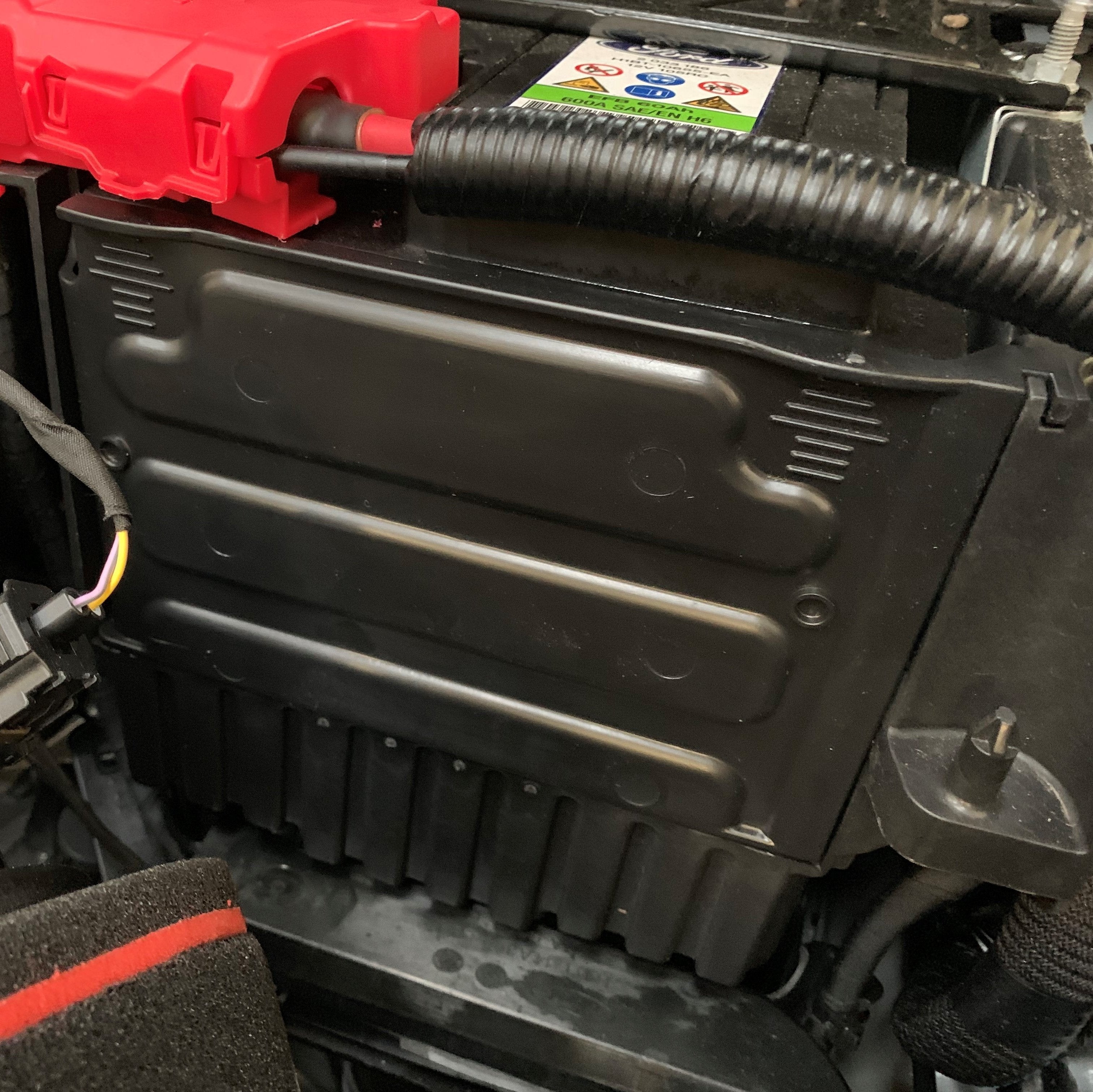 Panneau avant de batterie d'origine Ford - Ford Fiesta Mk7/7.5/8